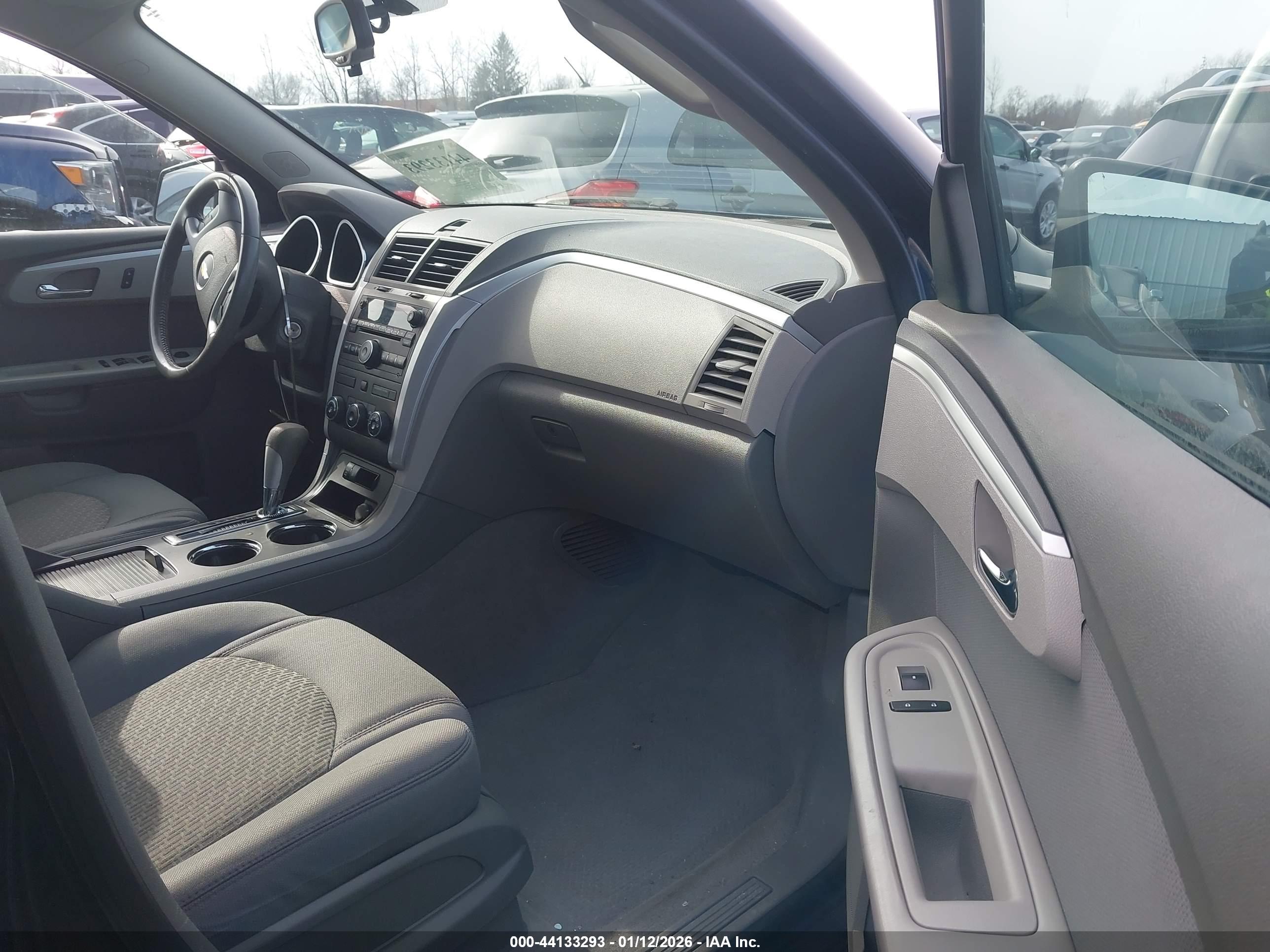 CHEVROLET TRAVERSE image 5