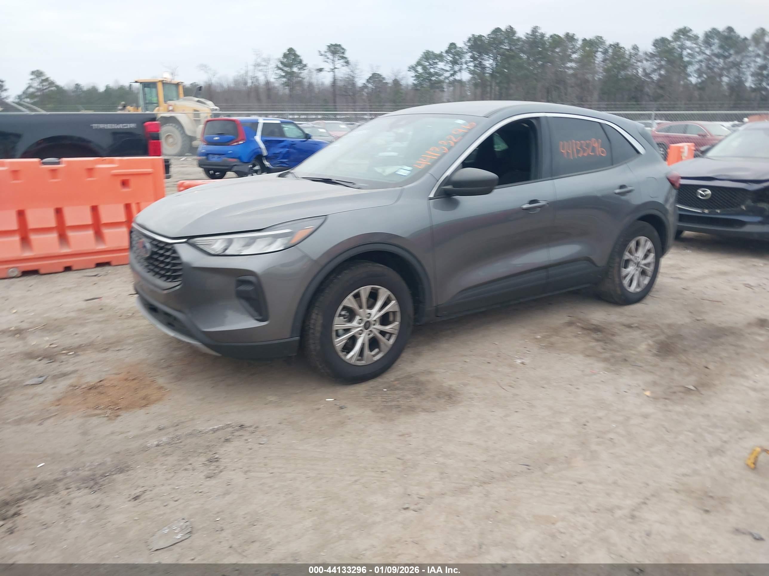 FORD ESCAPE image 2