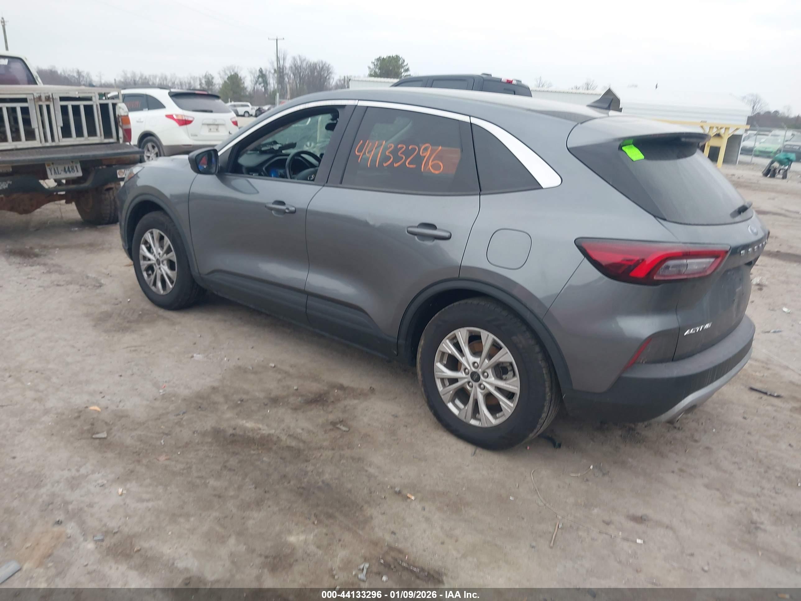 FORD ESCAPE image 3