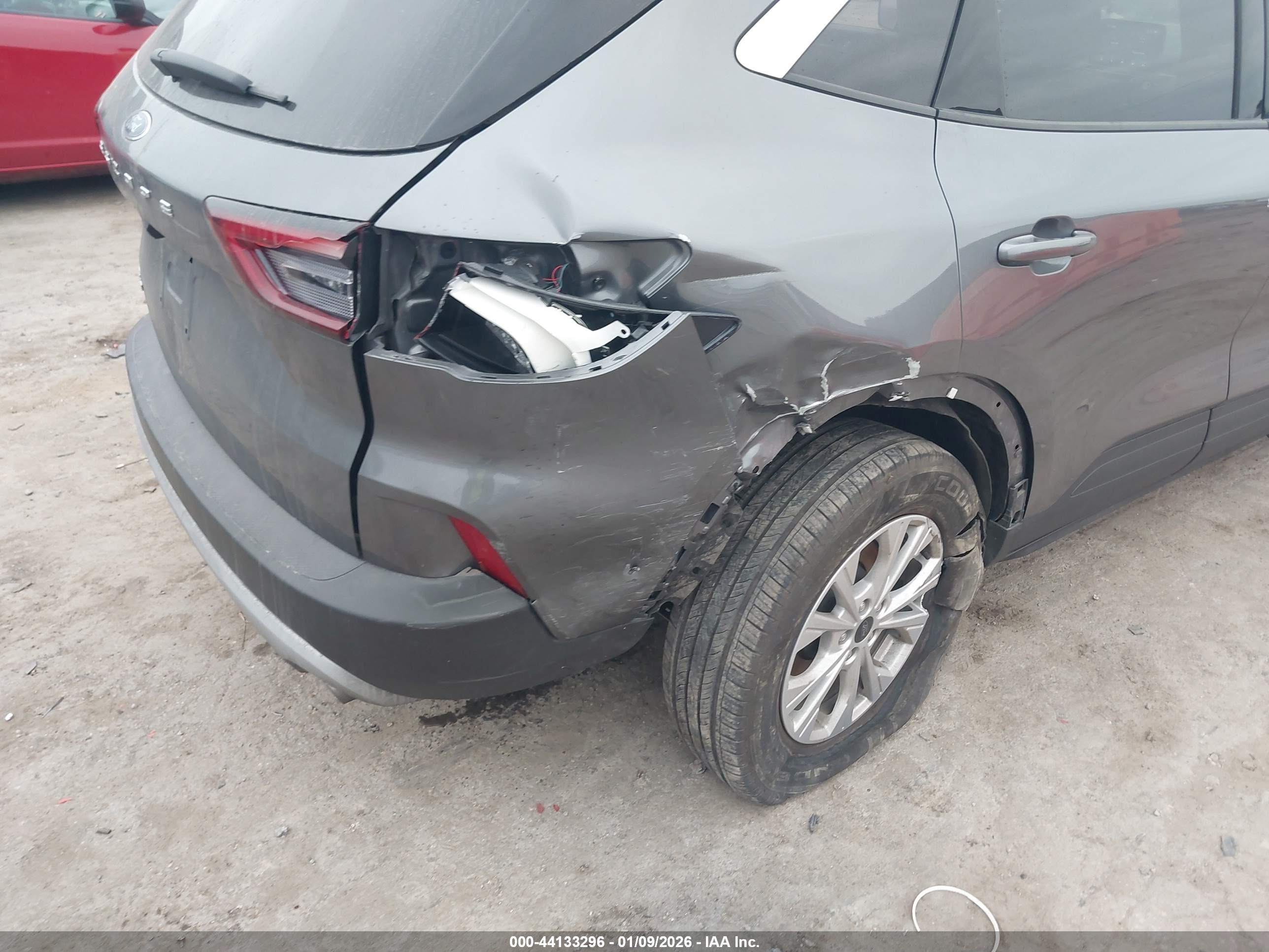 FORD ESCAPE image 6