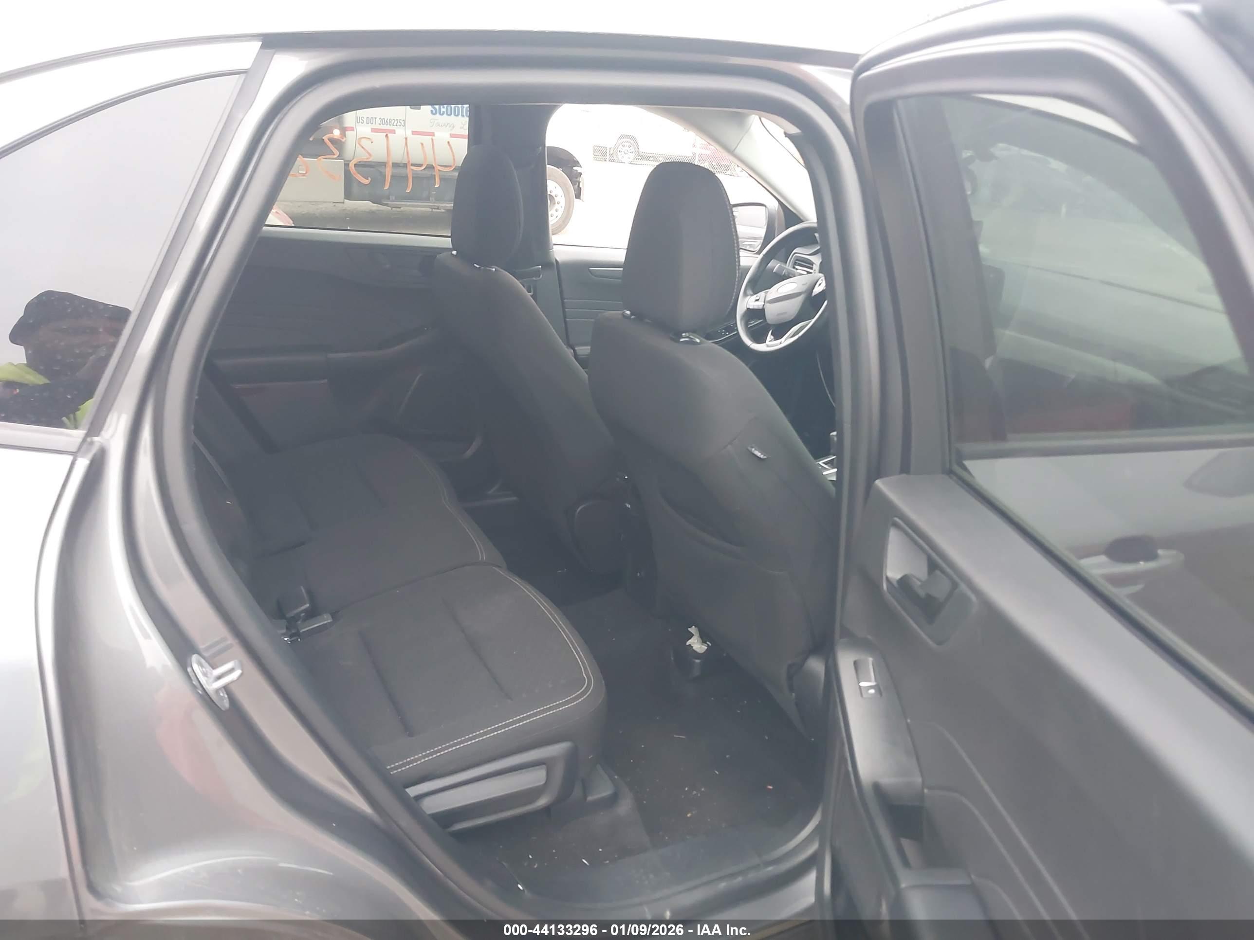 FORD ESCAPE image 8