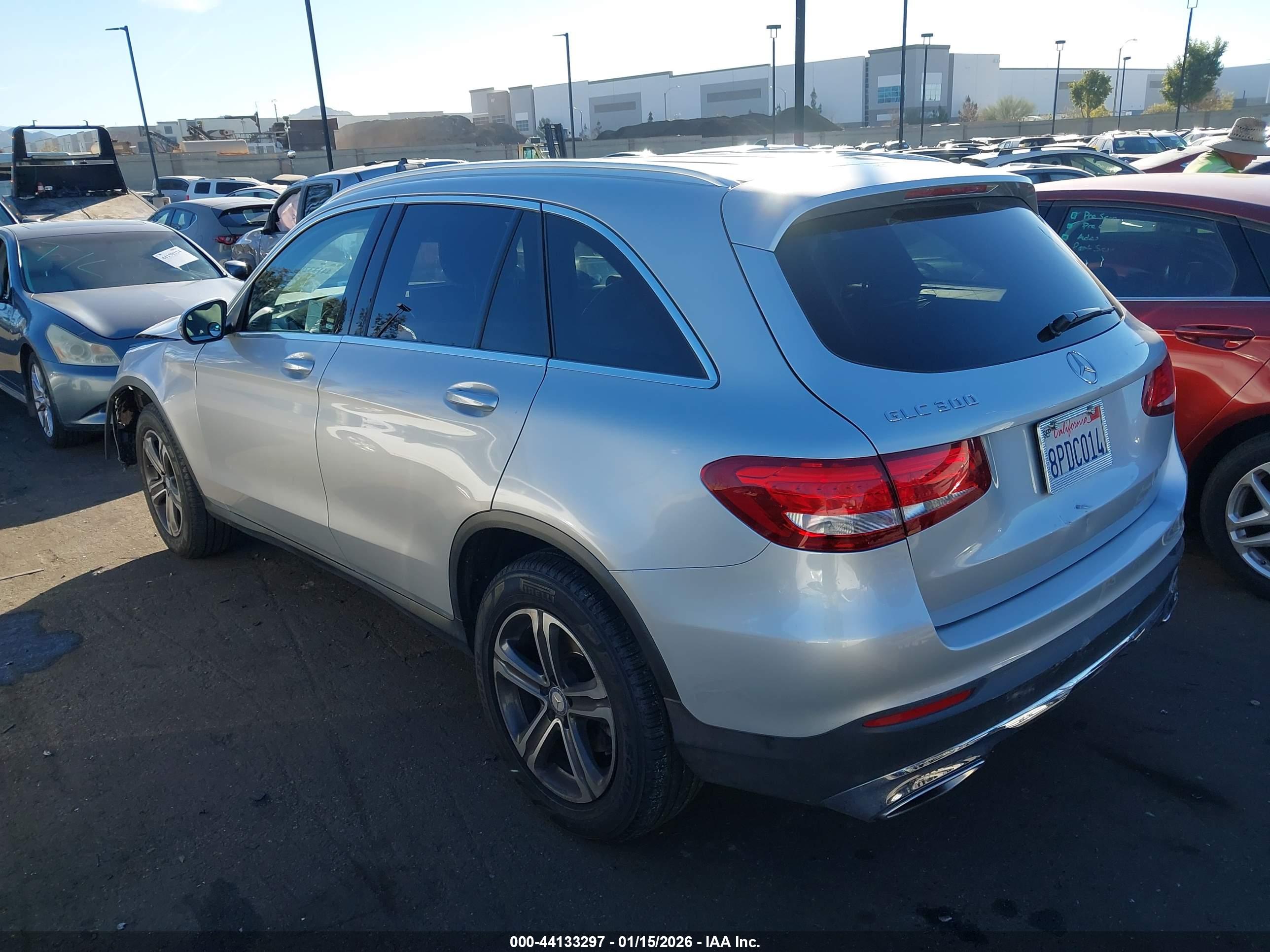 MERCEDES-BENZ GLC image 3