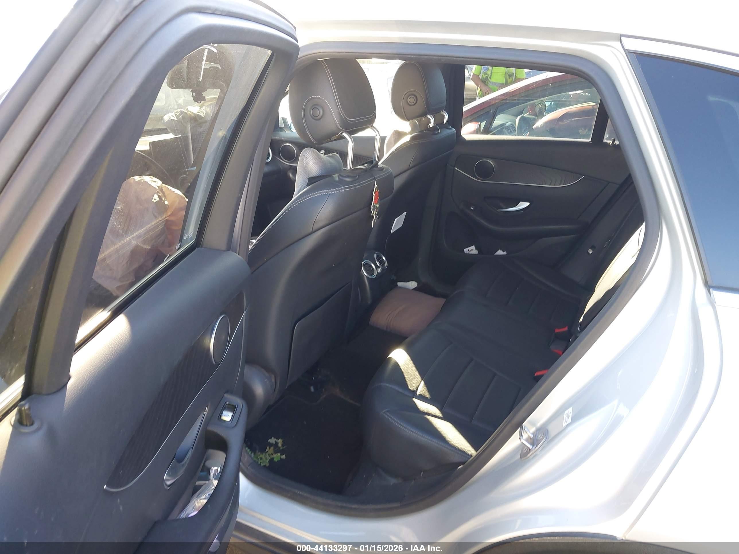 MERCEDES-BENZ GLC image 8