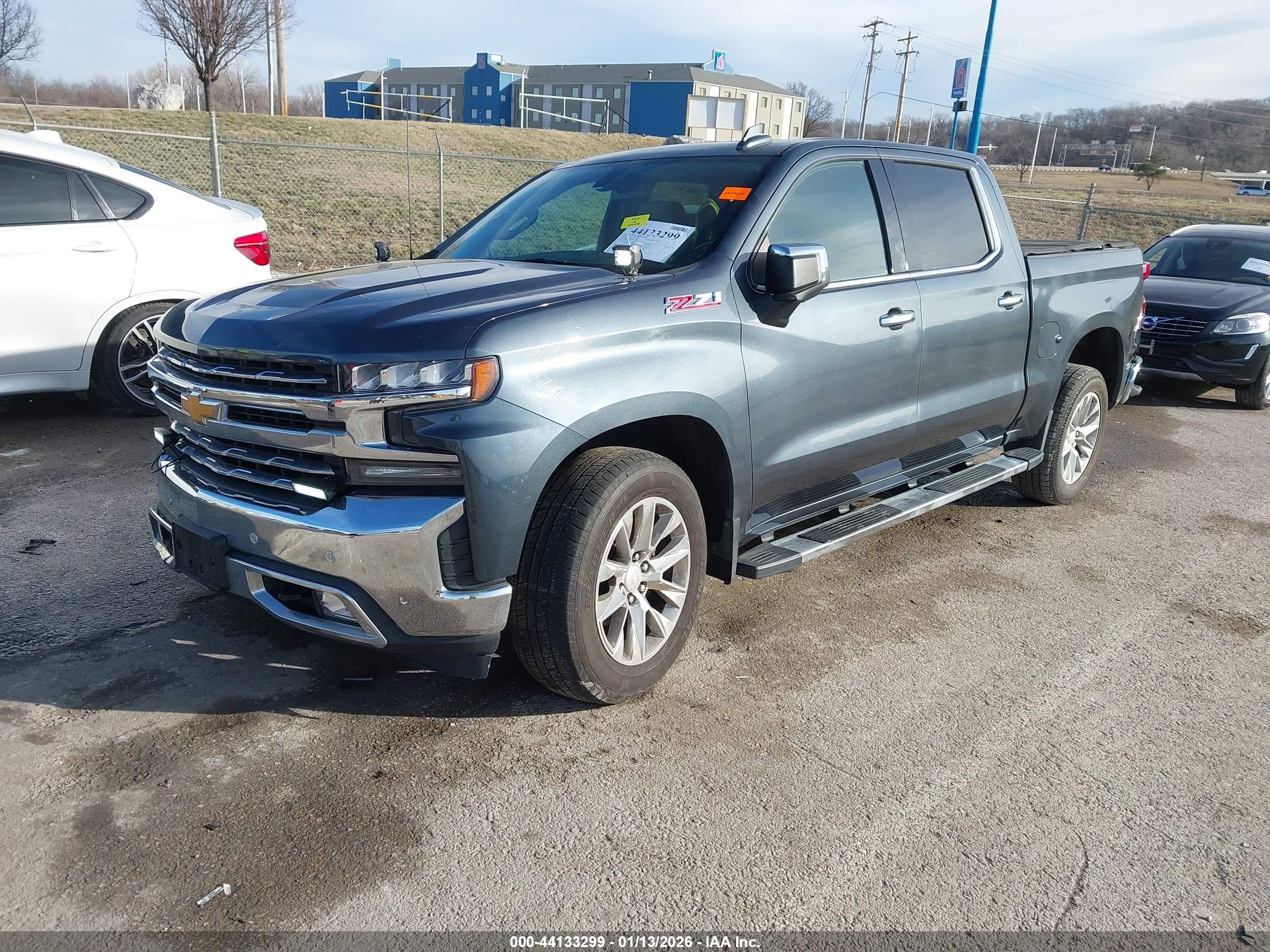 CHEVROLET SILVERADO image 2