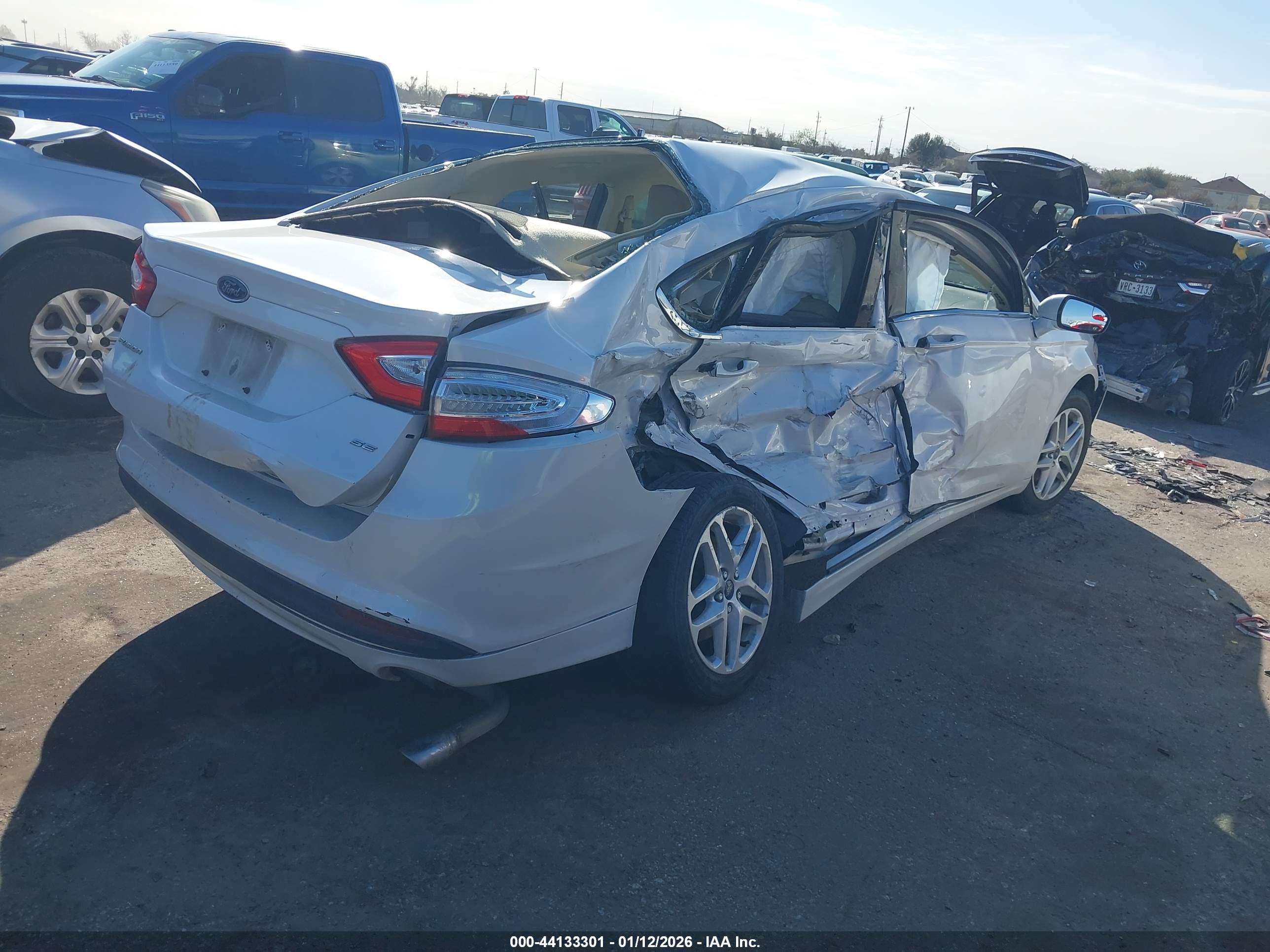 FORD FUSION image 4