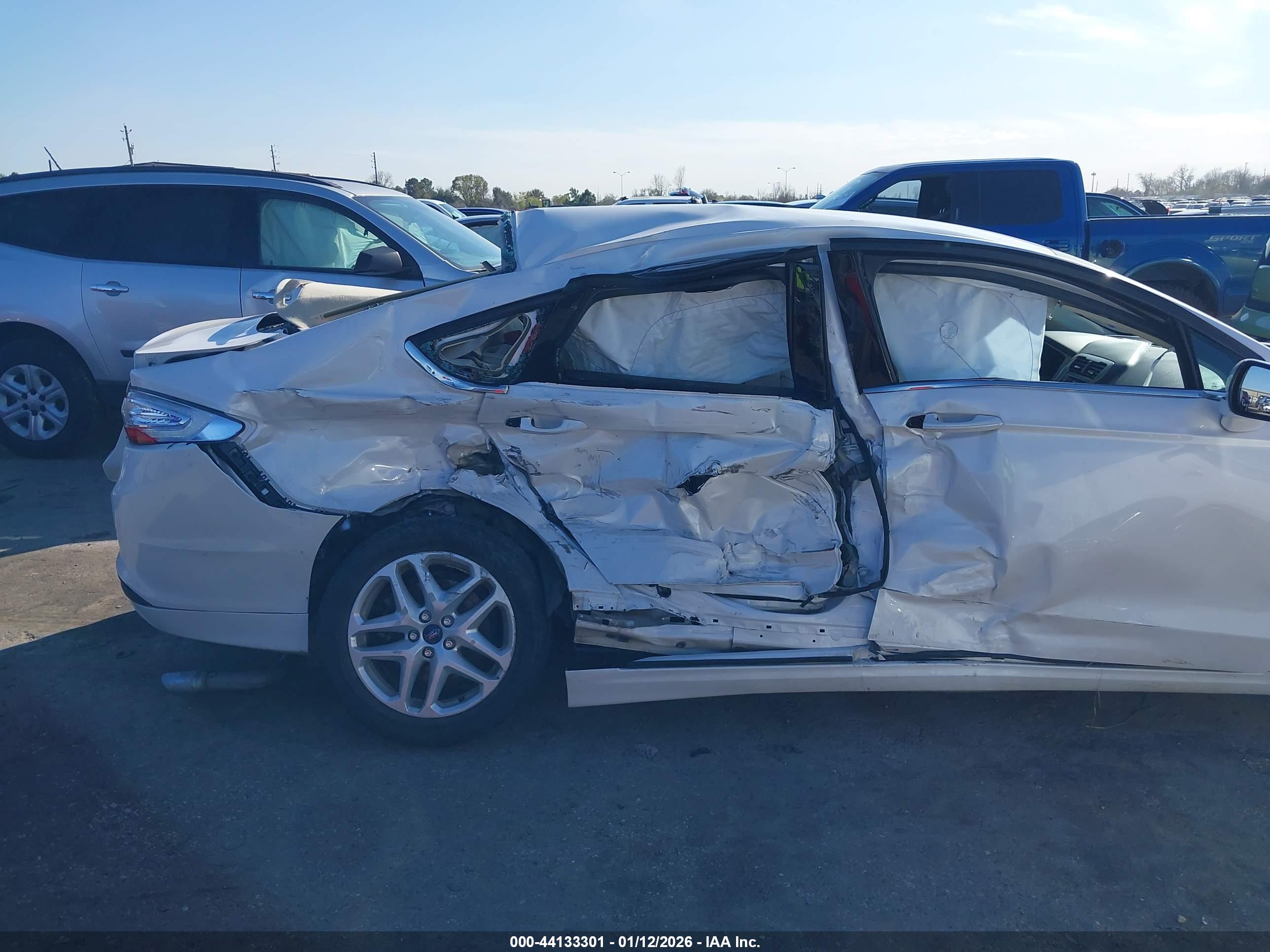 FORD FUSION image 6