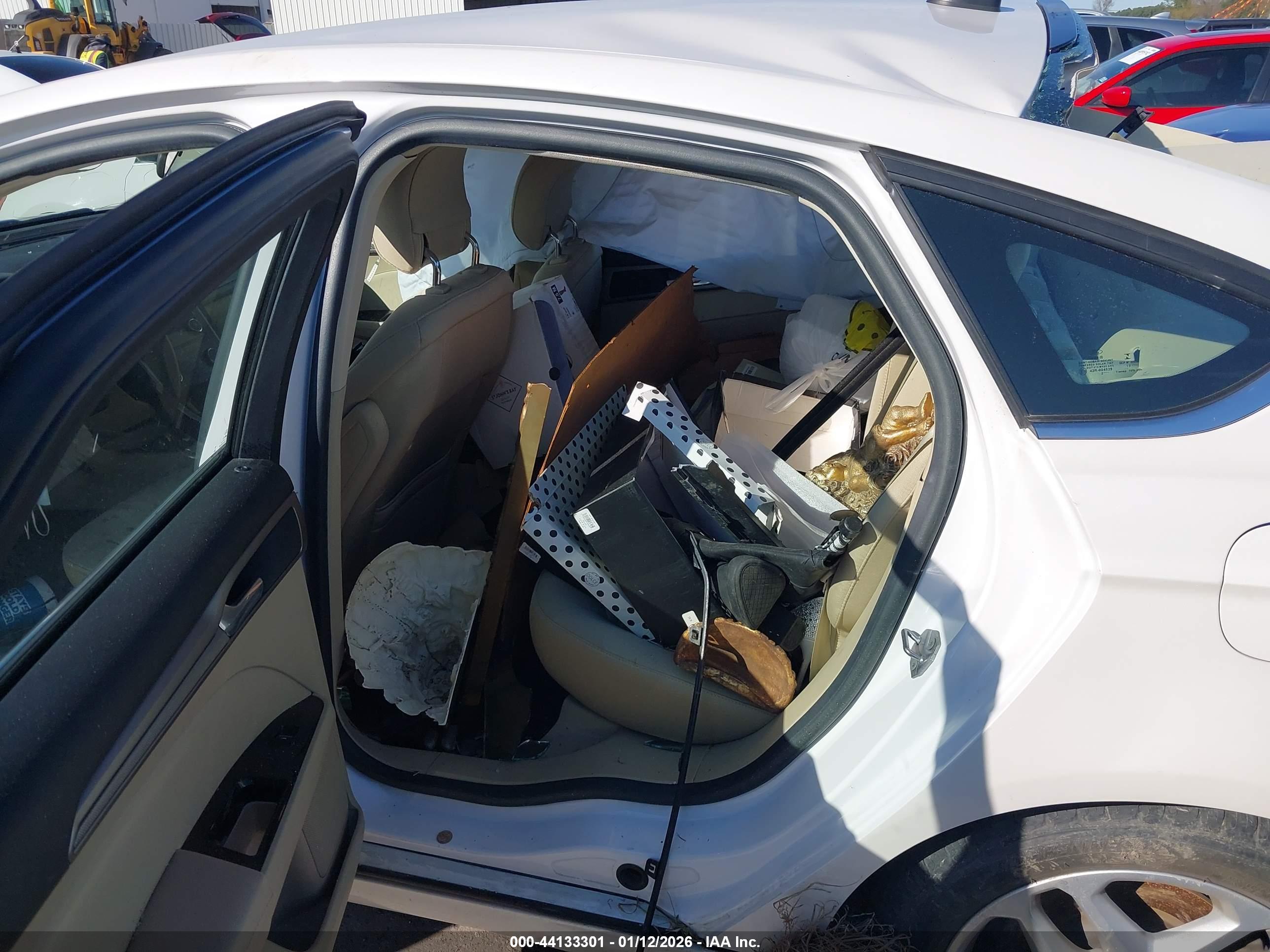 FORD FUSION image 8