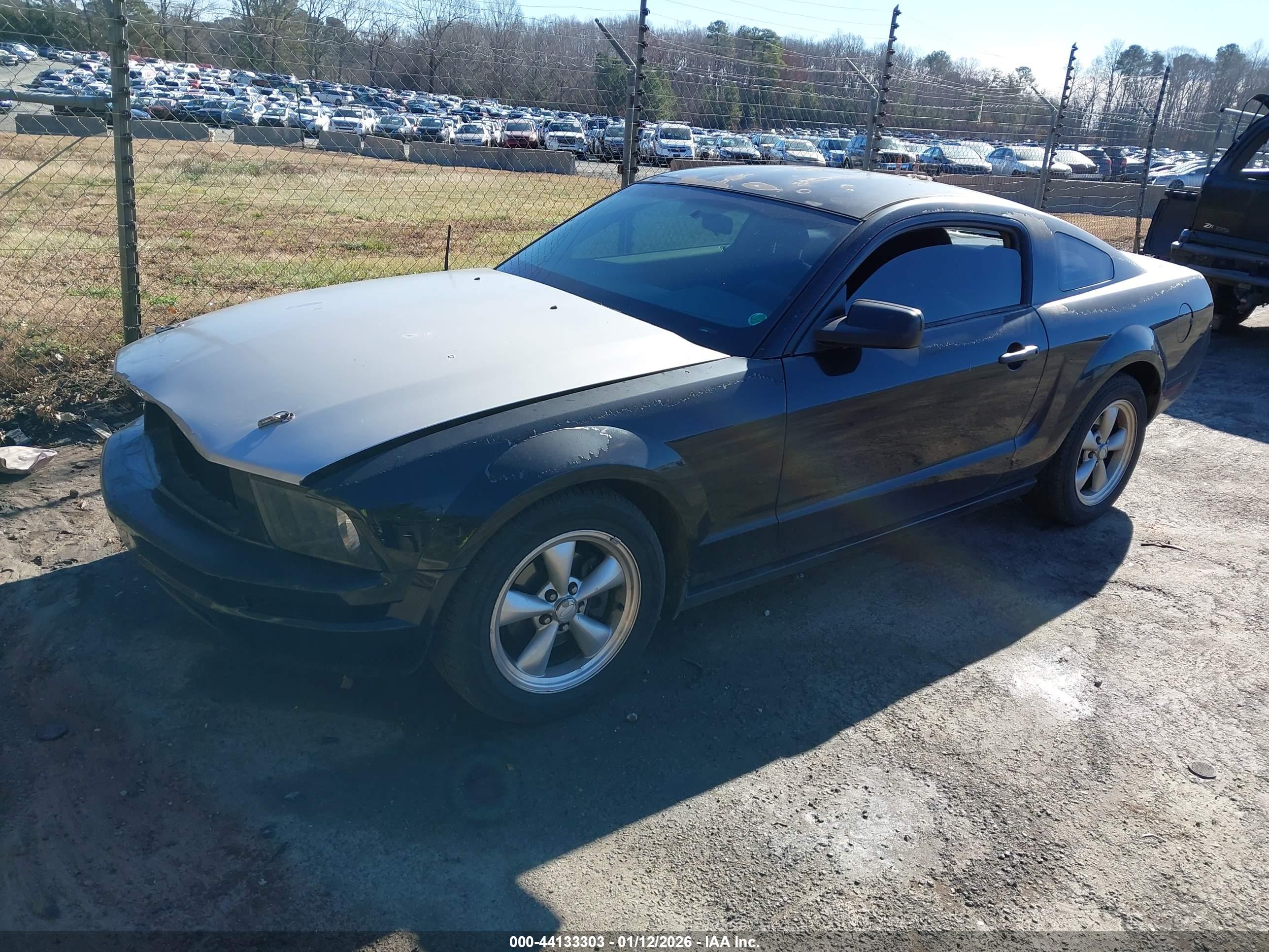 FORD MUSTANG image 2