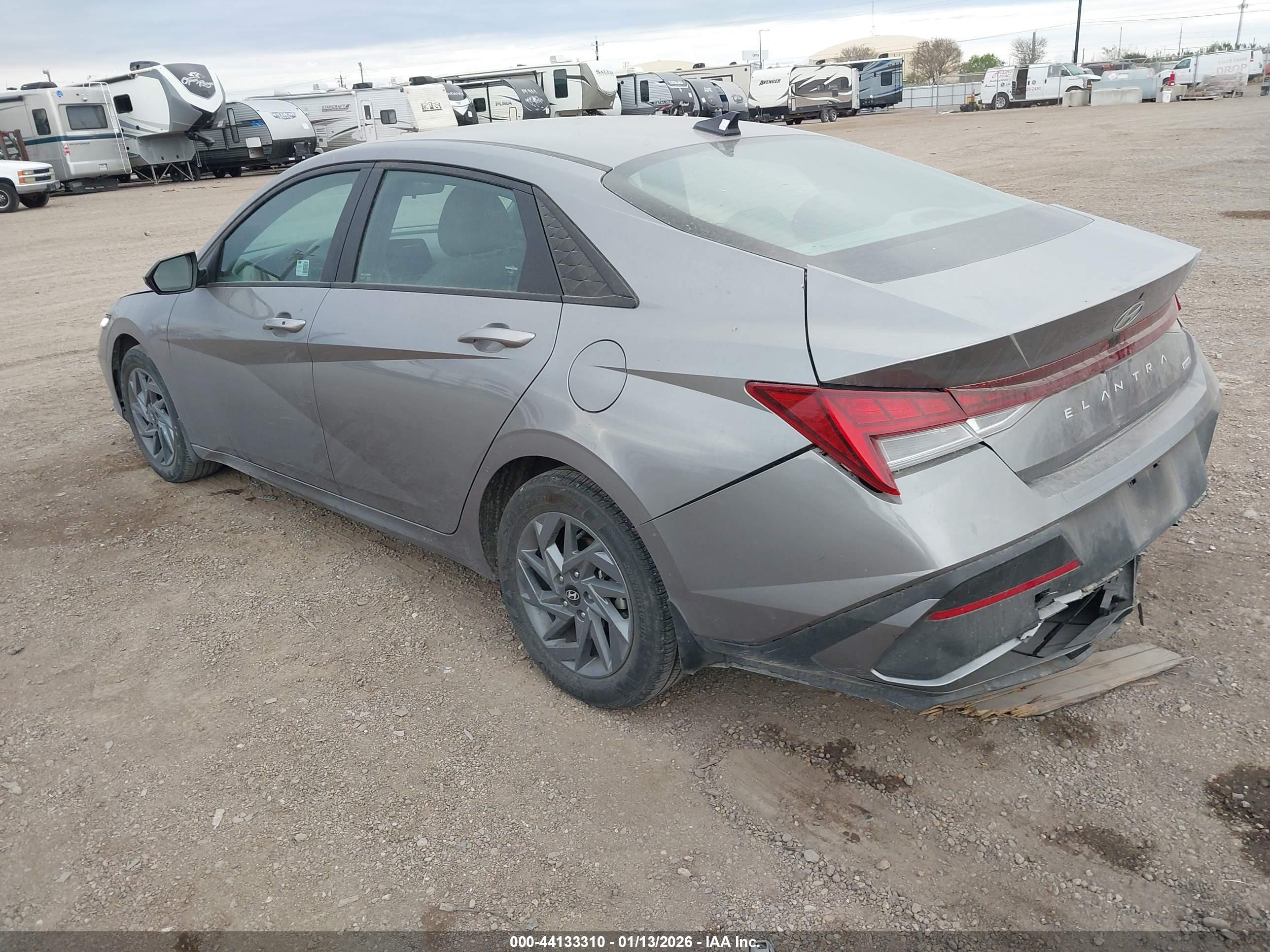 HYUNDAI ELANTRA image 3