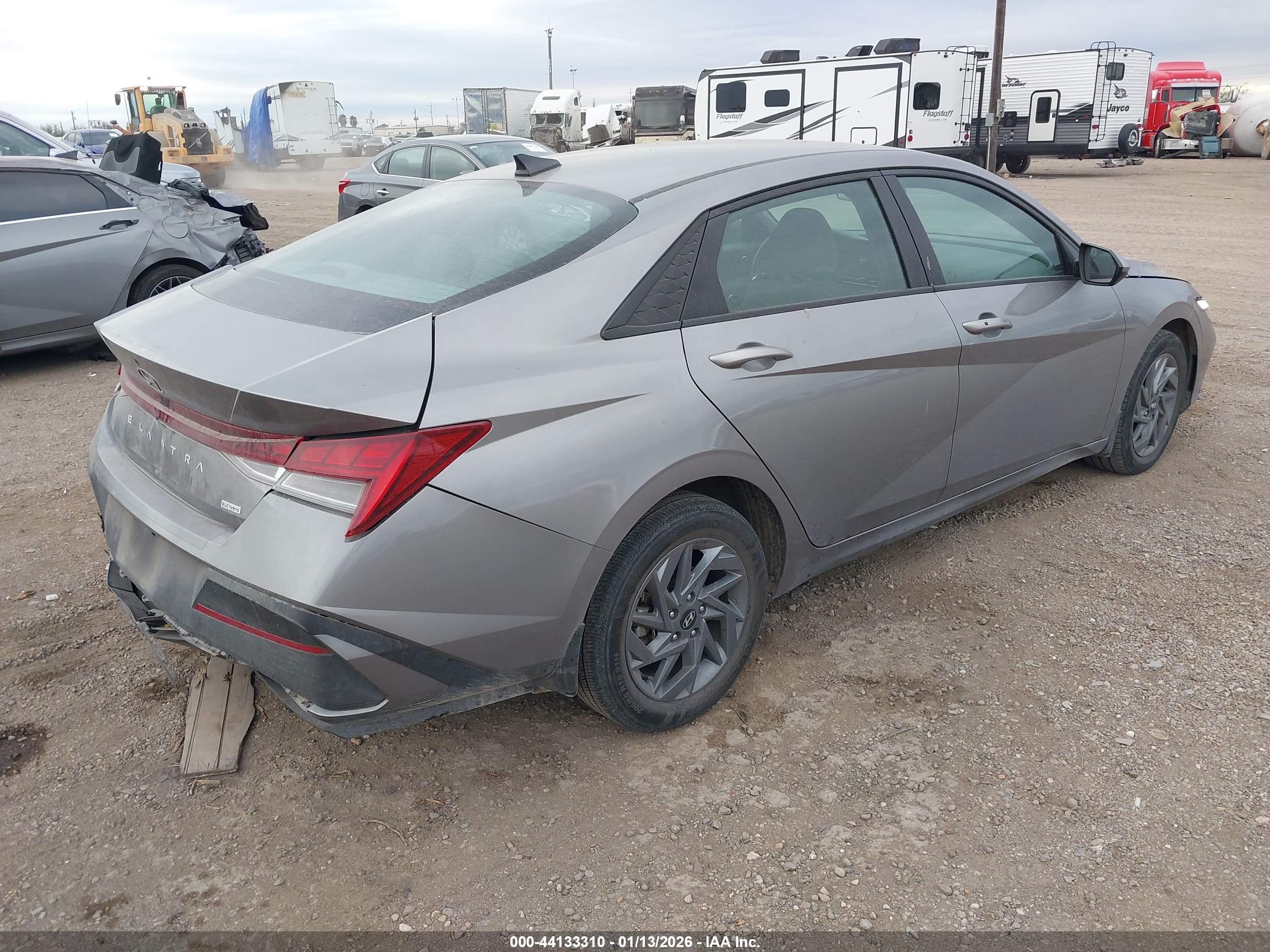 HYUNDAI ELANTRA image 4