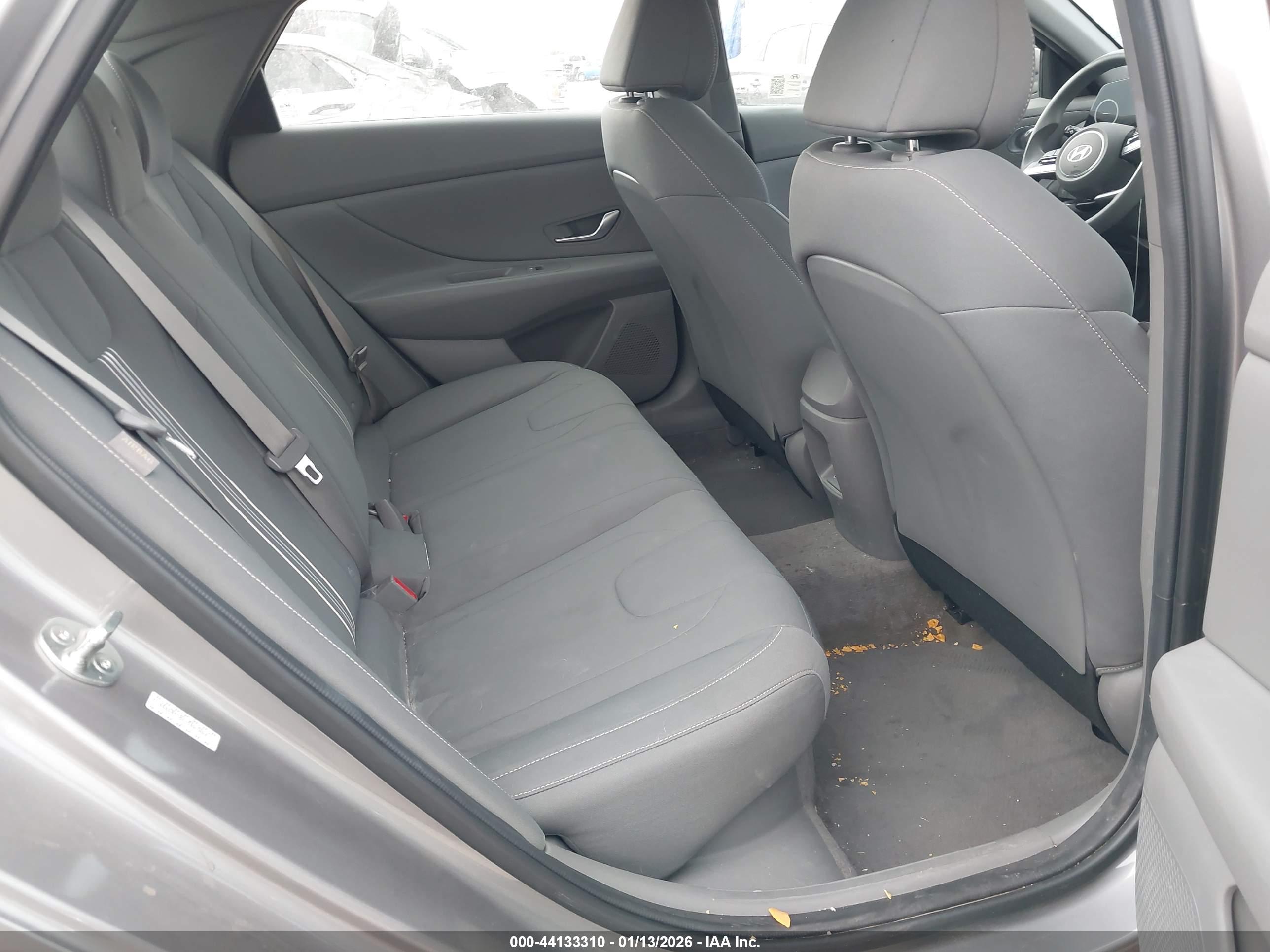 HYUNDAI ELANTRA image 8