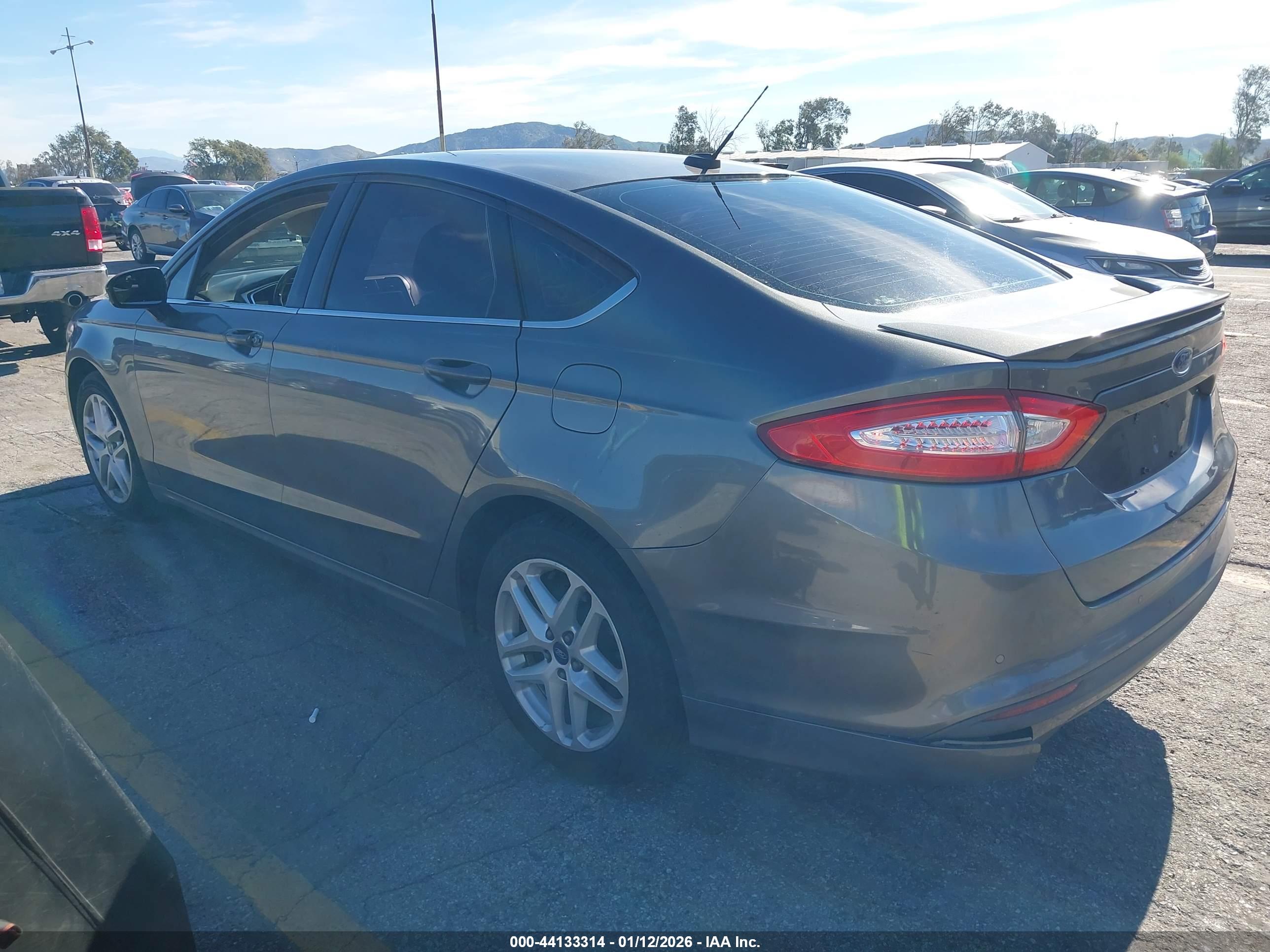 FORD FUSION image 3