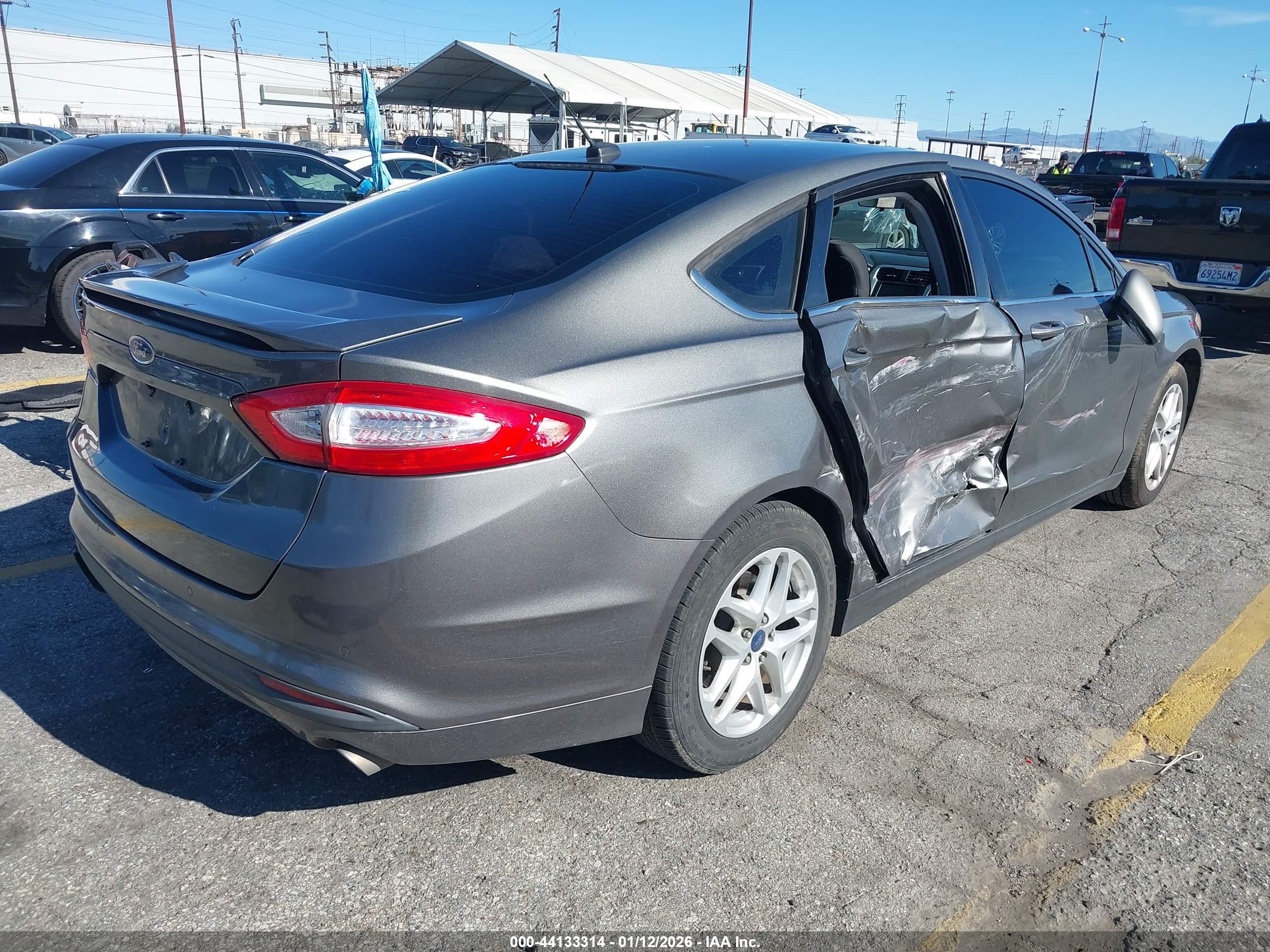 FORD FUSION image 4