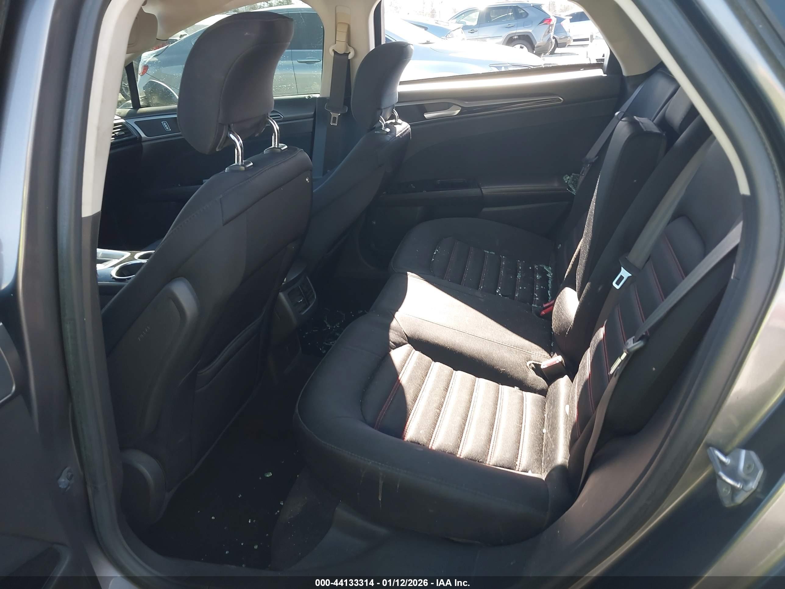 FORD FUSION image 8