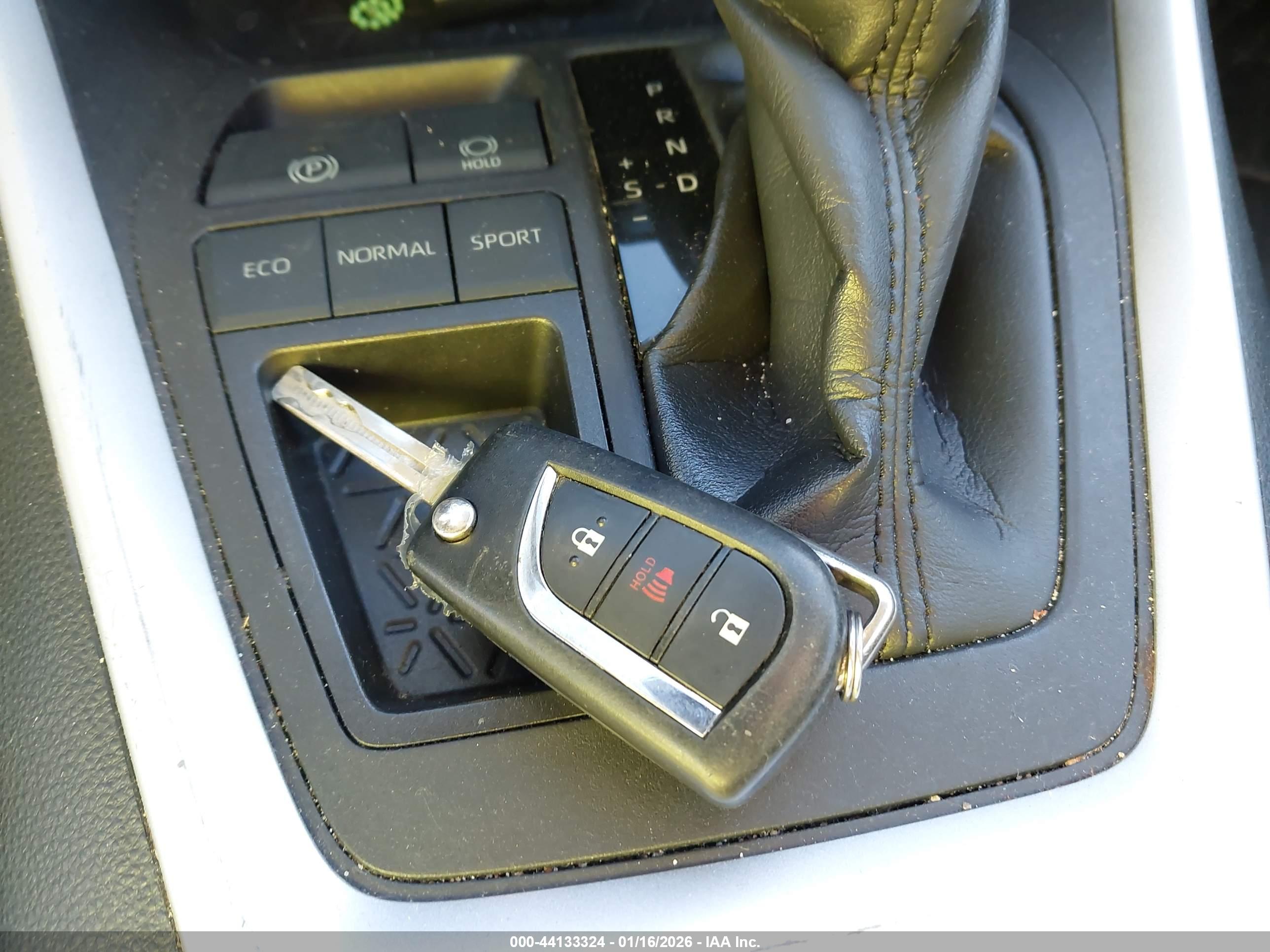 TOYOTA RAV4 image 11