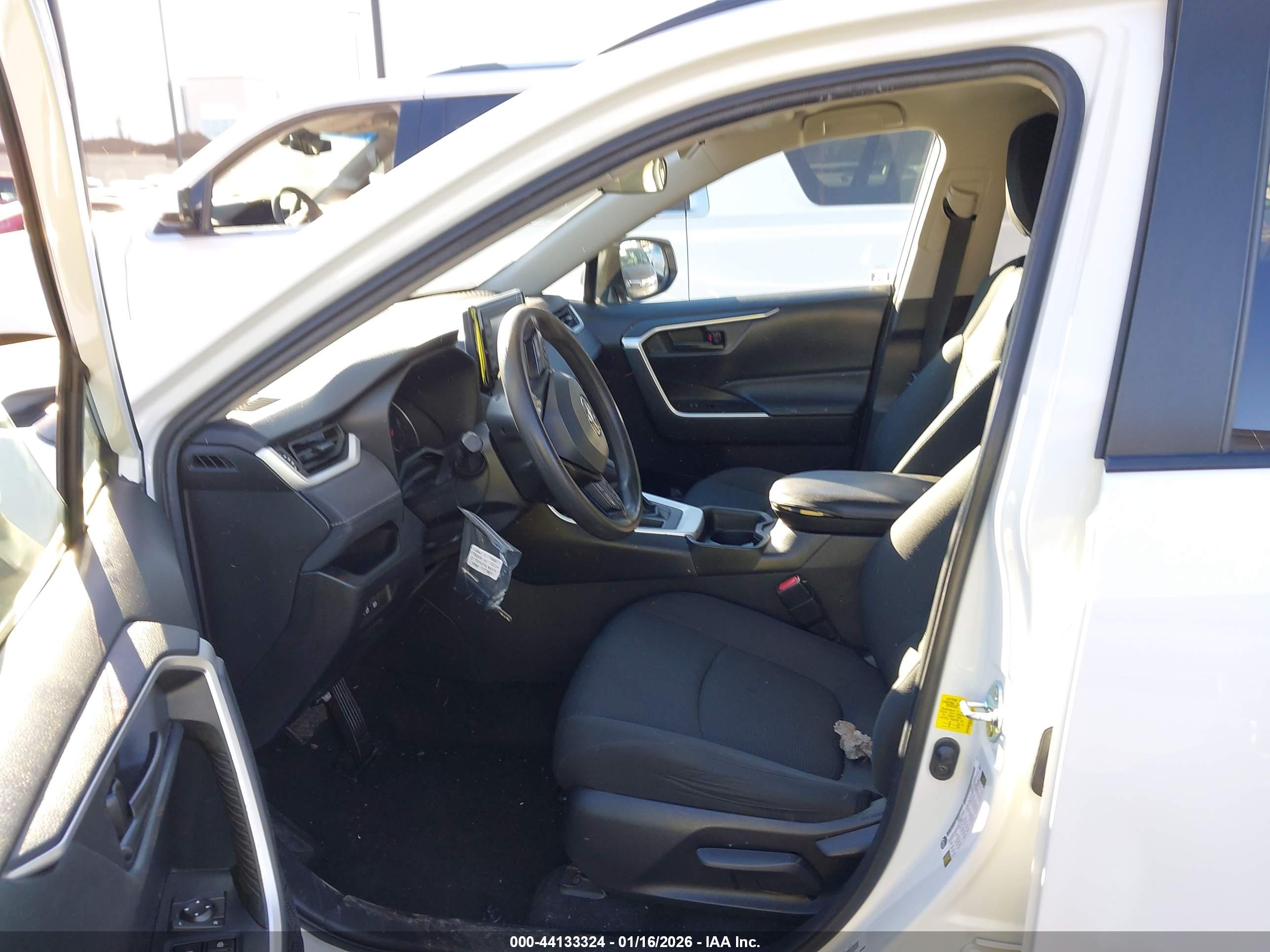 TOYOTA RAV4 image 5