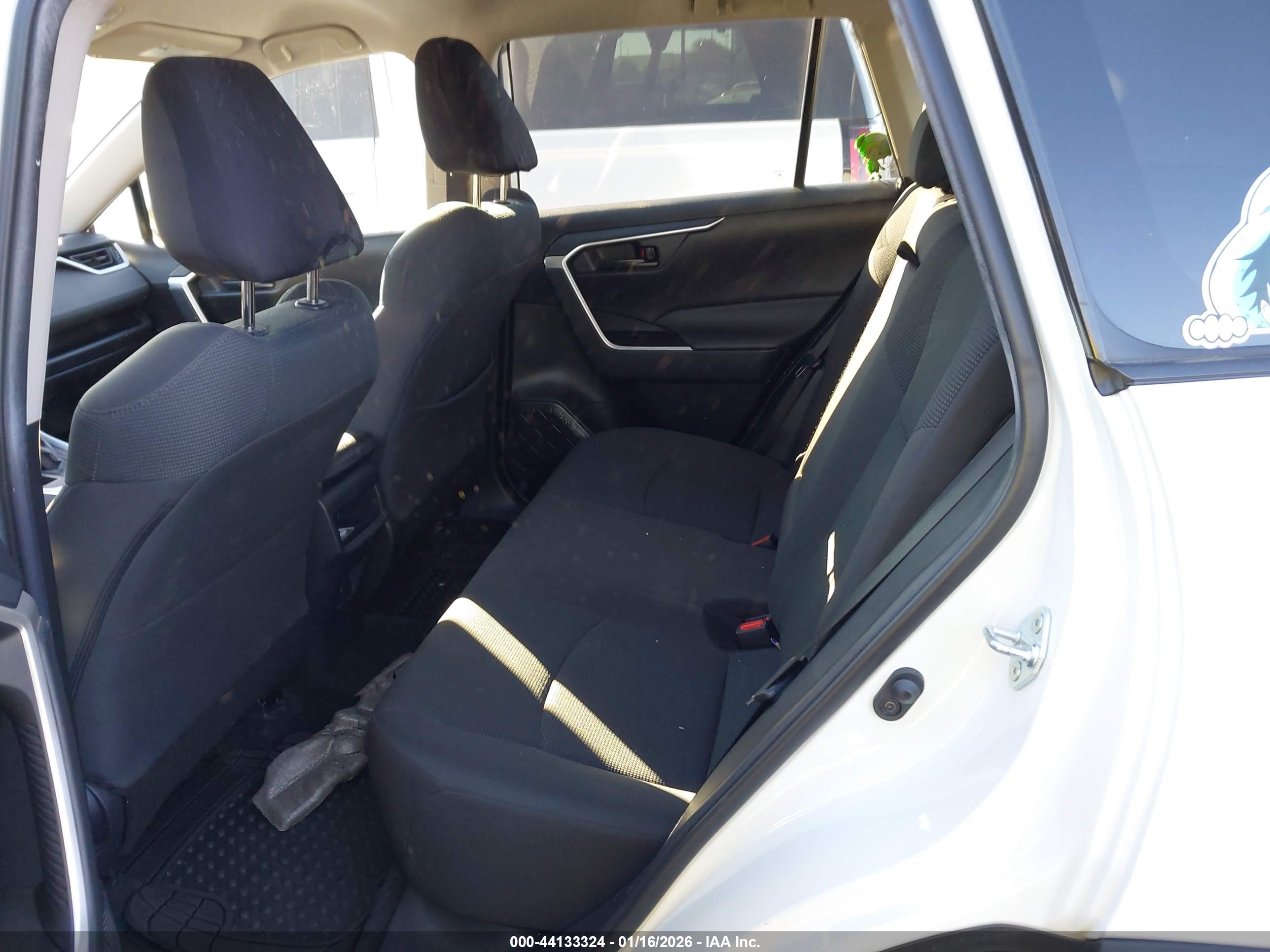 TOYOTA RAV4 image 8