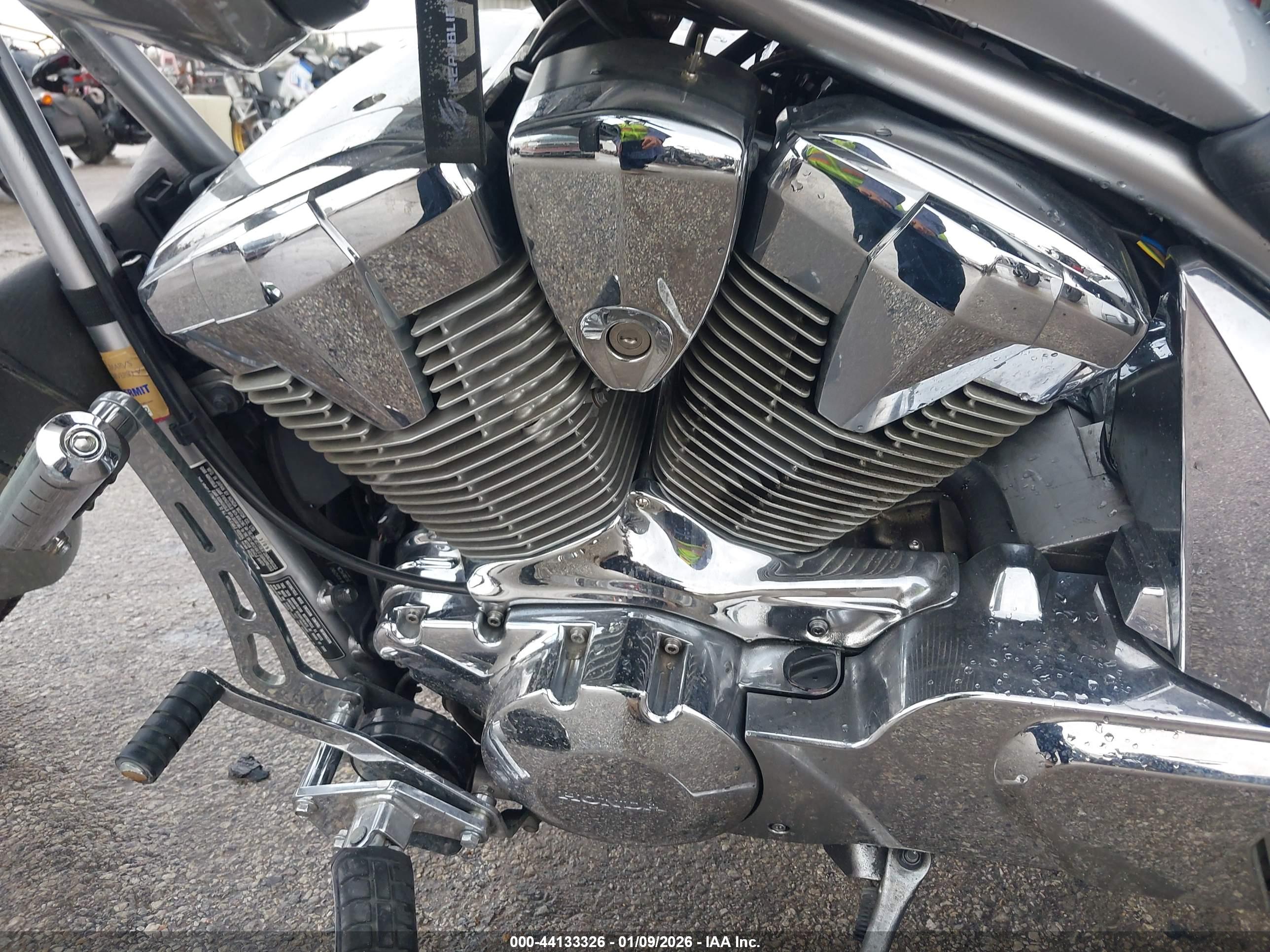 HONDA VT1300 image 9