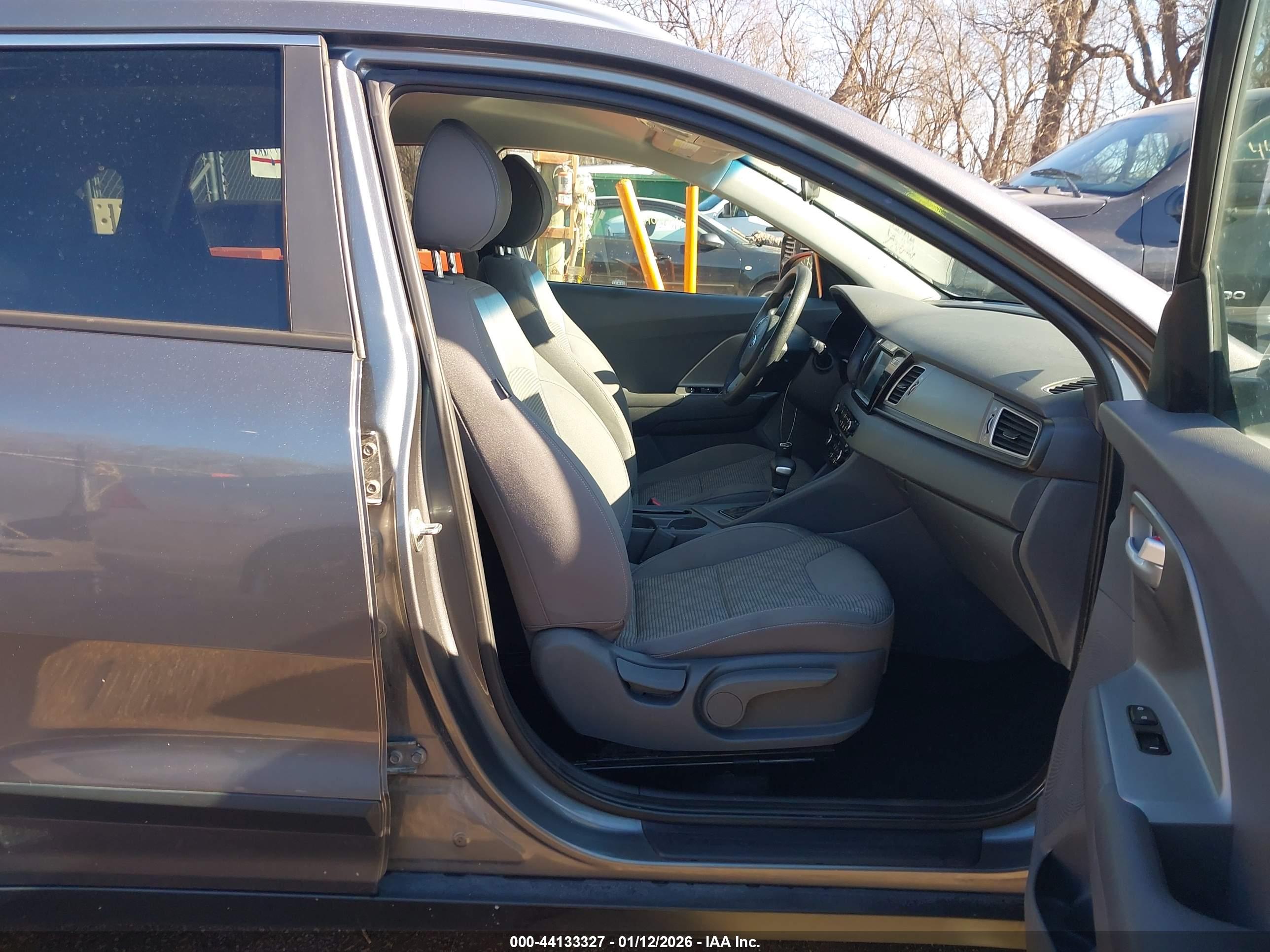 KIA NIRO image 5
