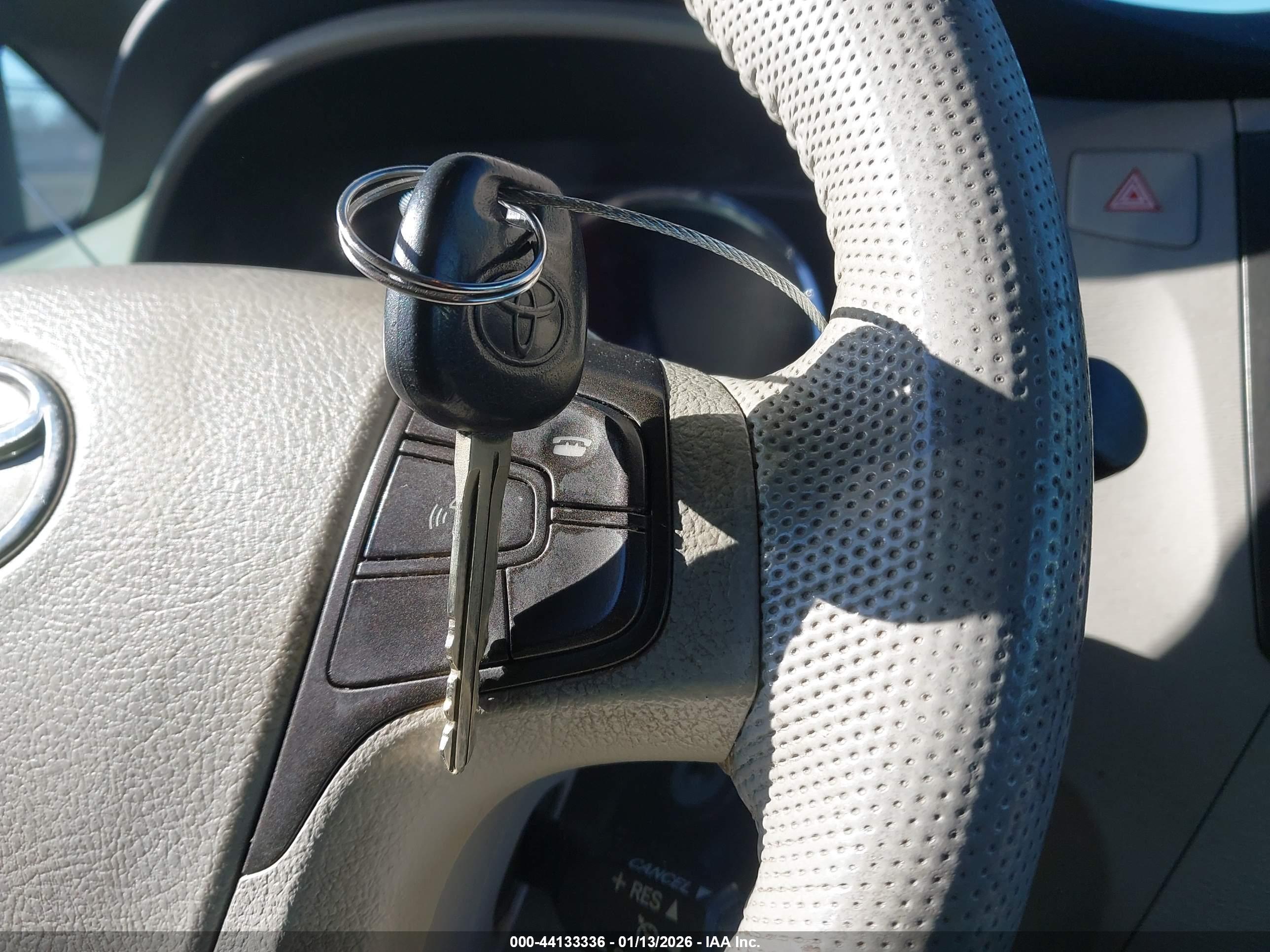 TOYOTA SIENNA image 11