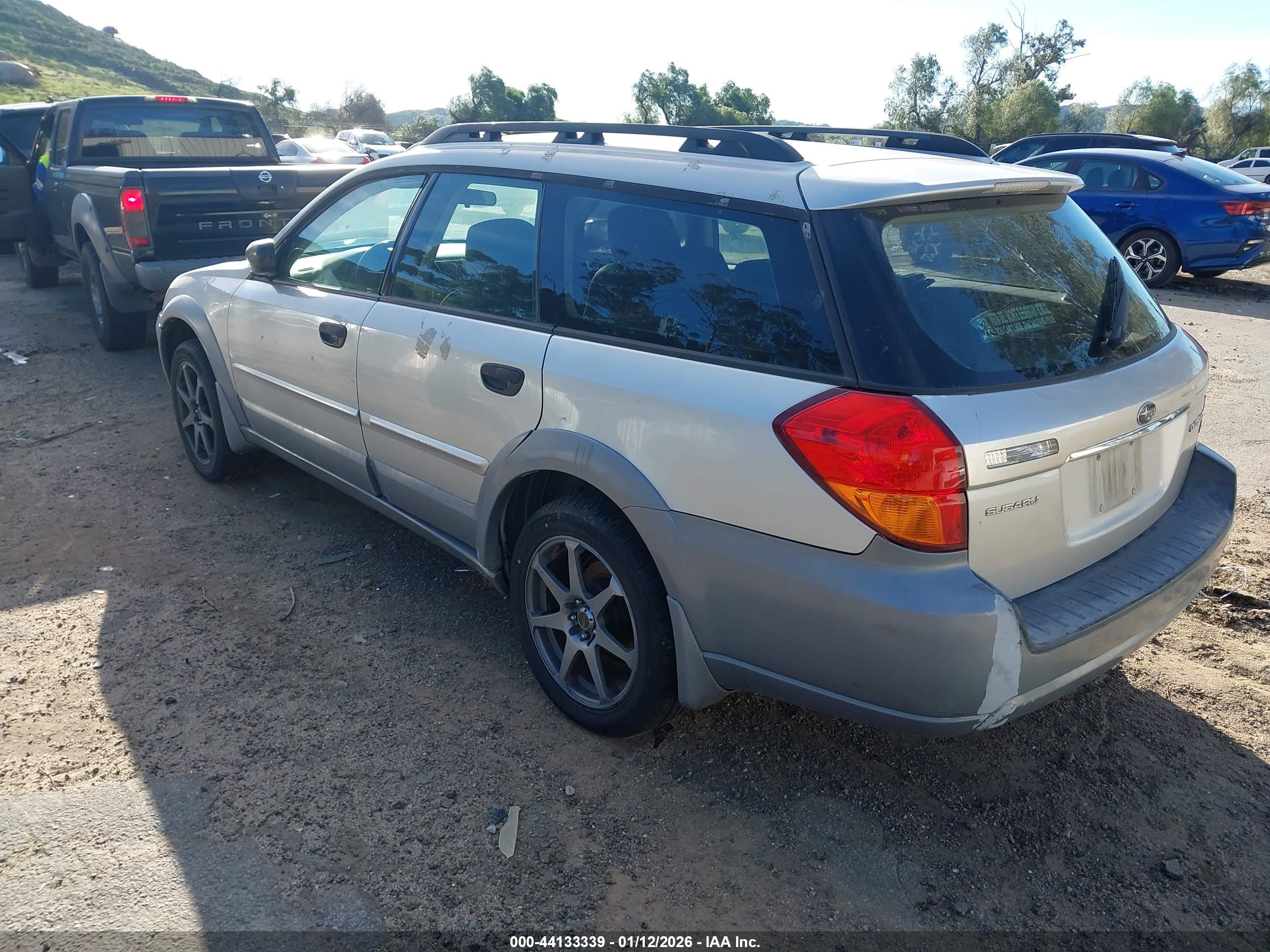SUBARU OUTBACK image 3