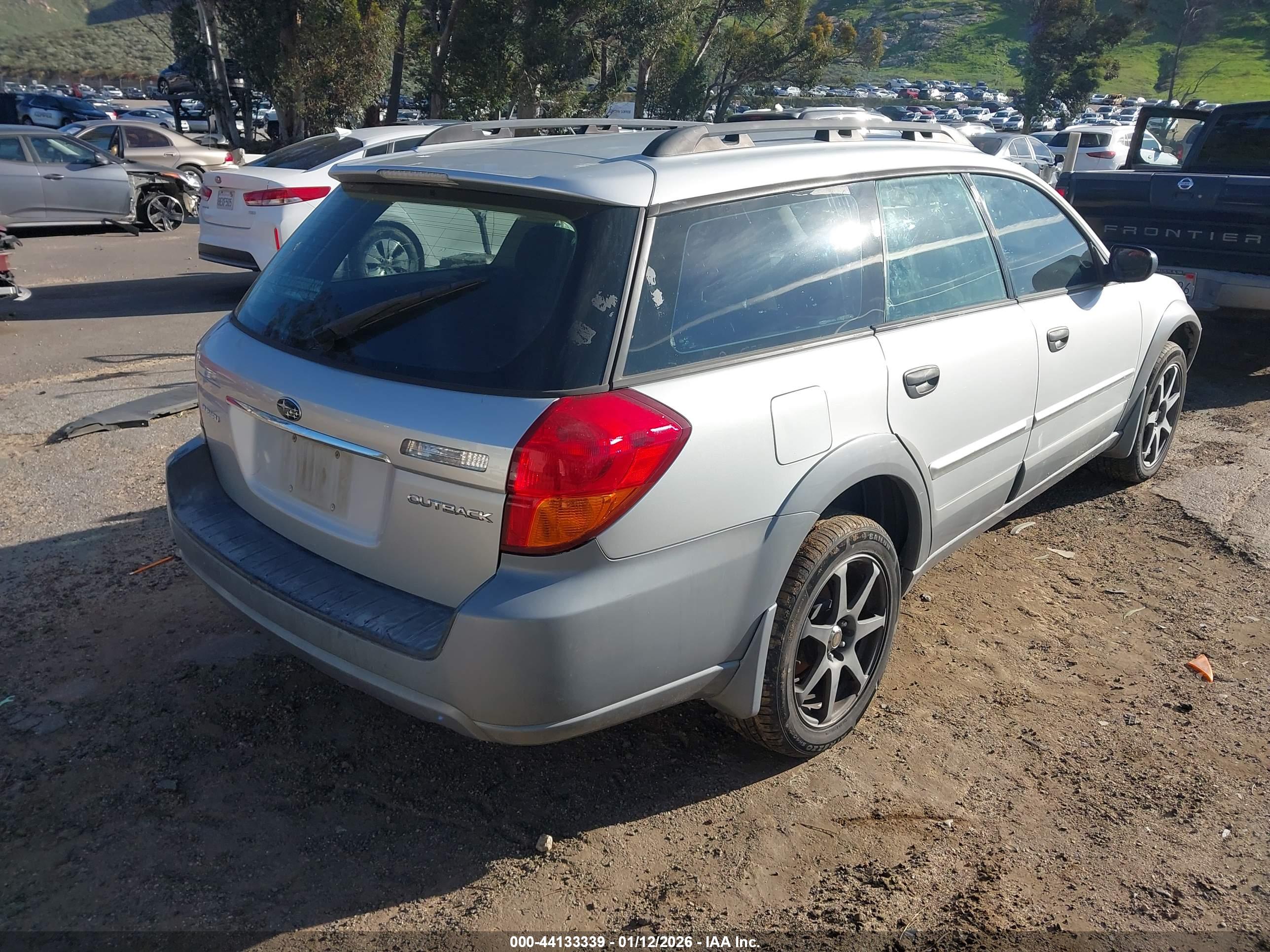 SUBARU OUTBACK image 4