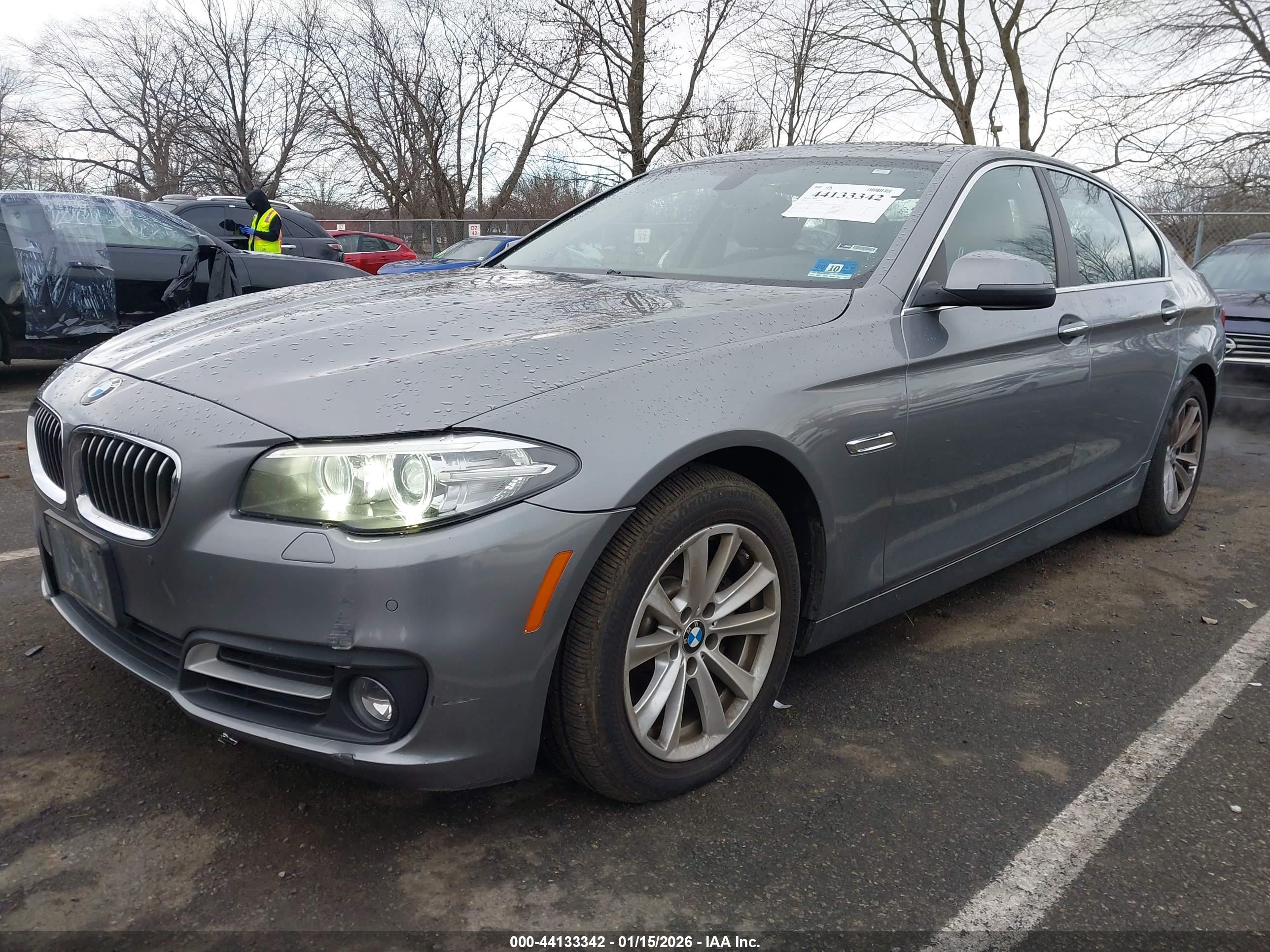 BMW 528I image 2
