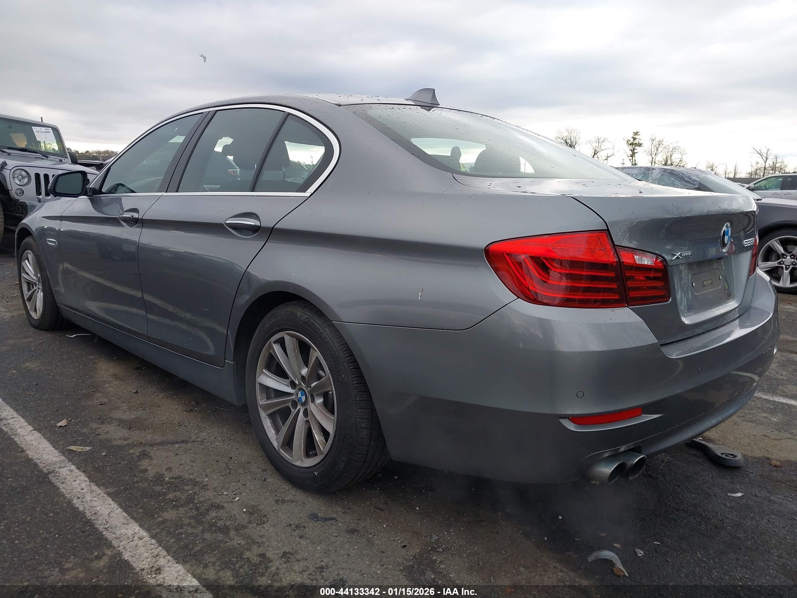 BMW 528I image 3