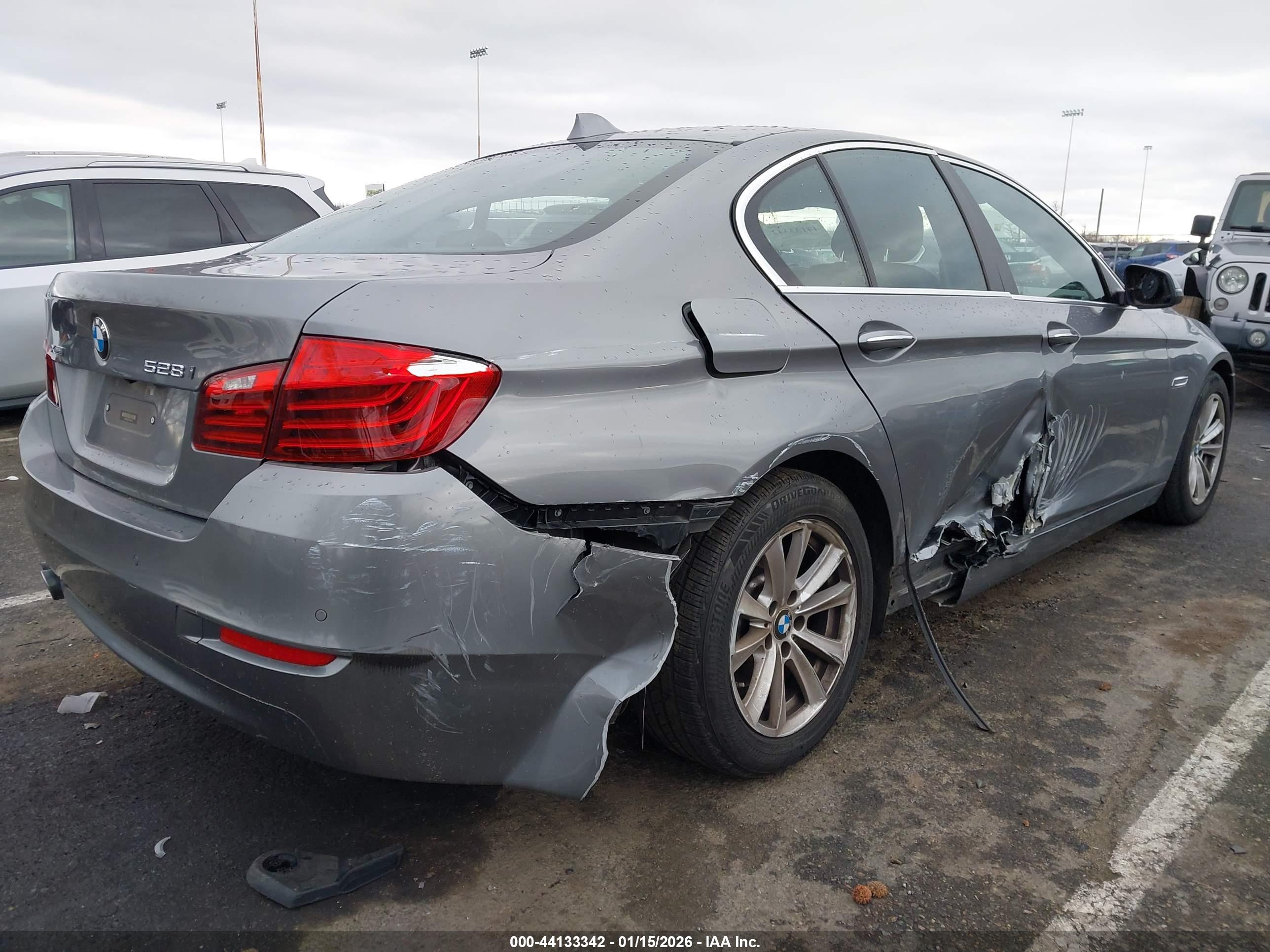 BMW 528I image 4