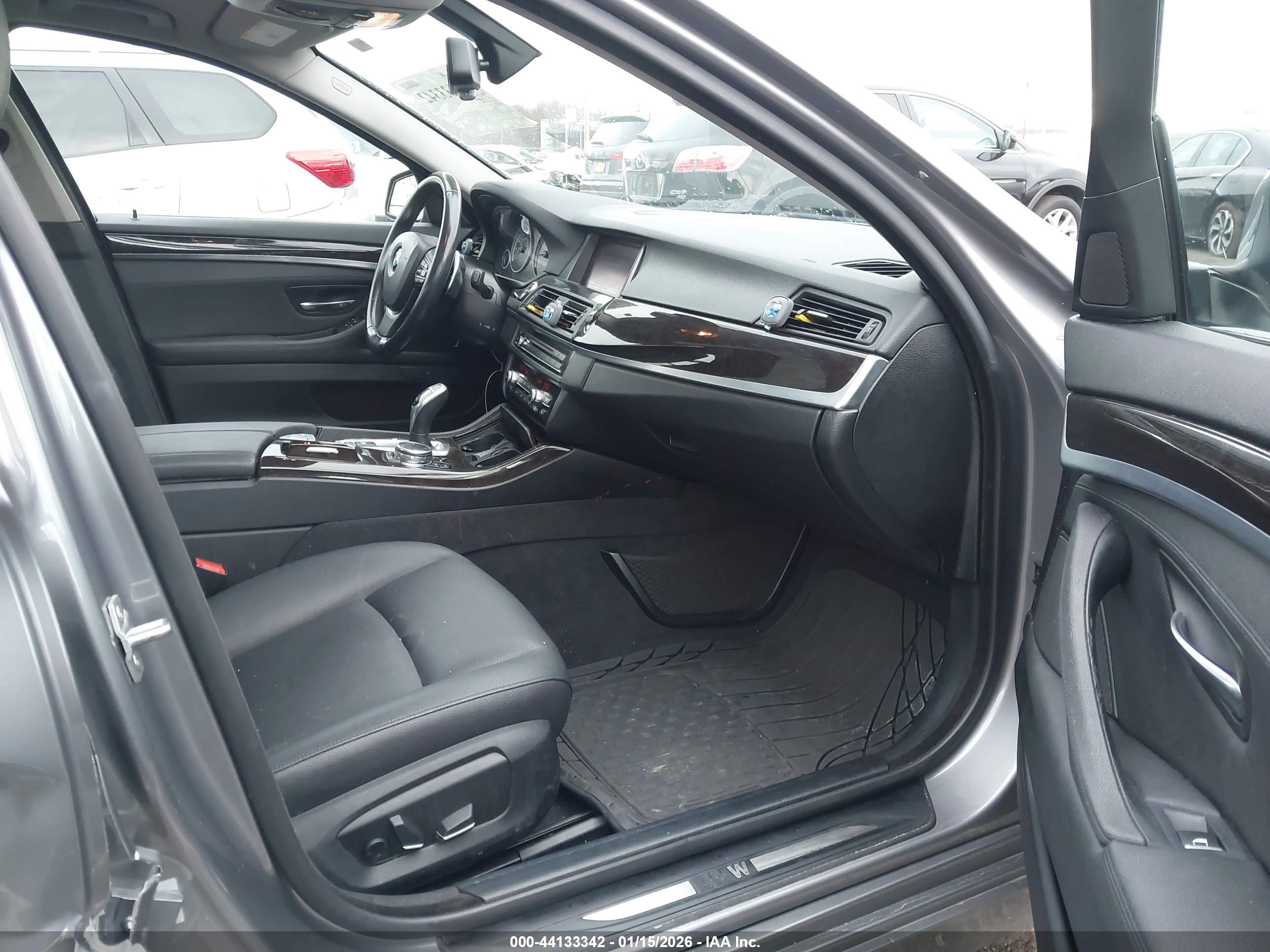 BMW 528I image 5