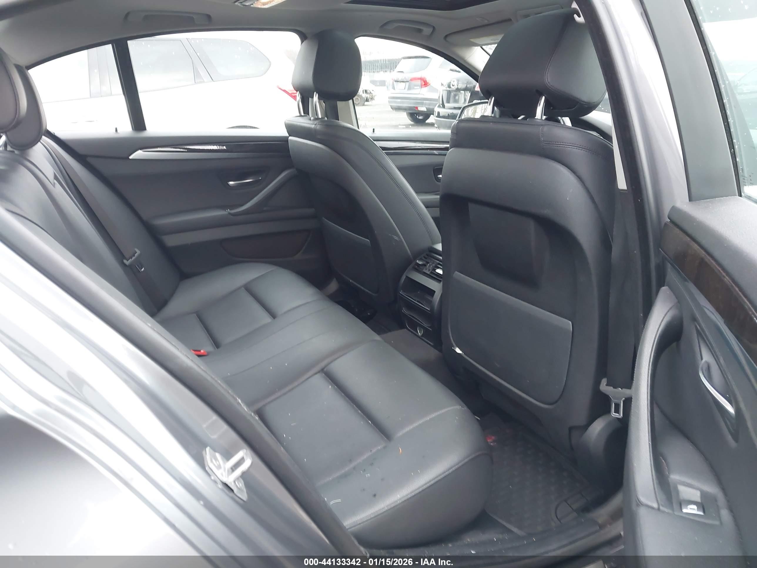 BMW 528I image 8