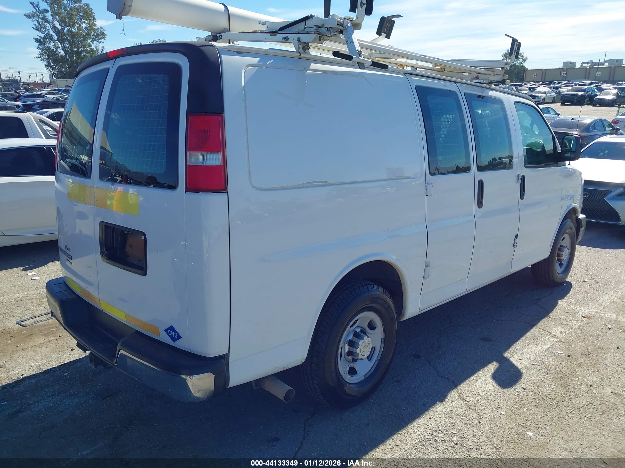 CHEVROLET EXPRESS image 4