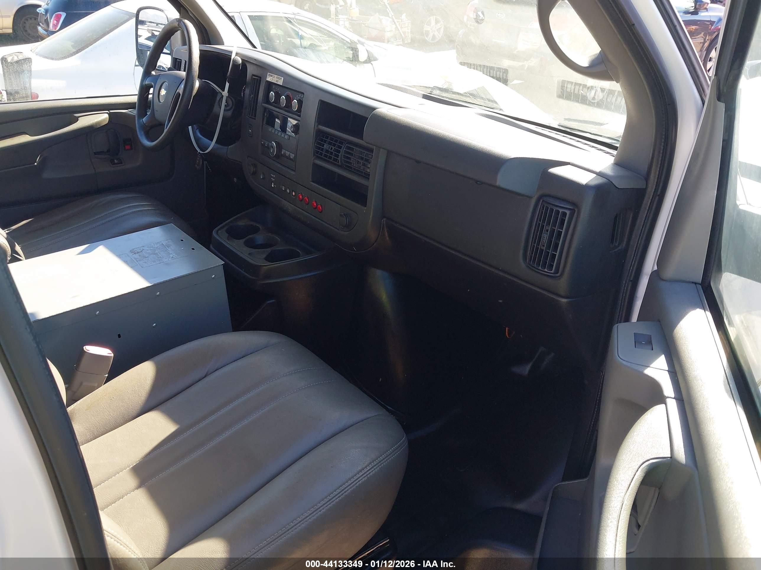 CHEVROLET EXPRESS image 5