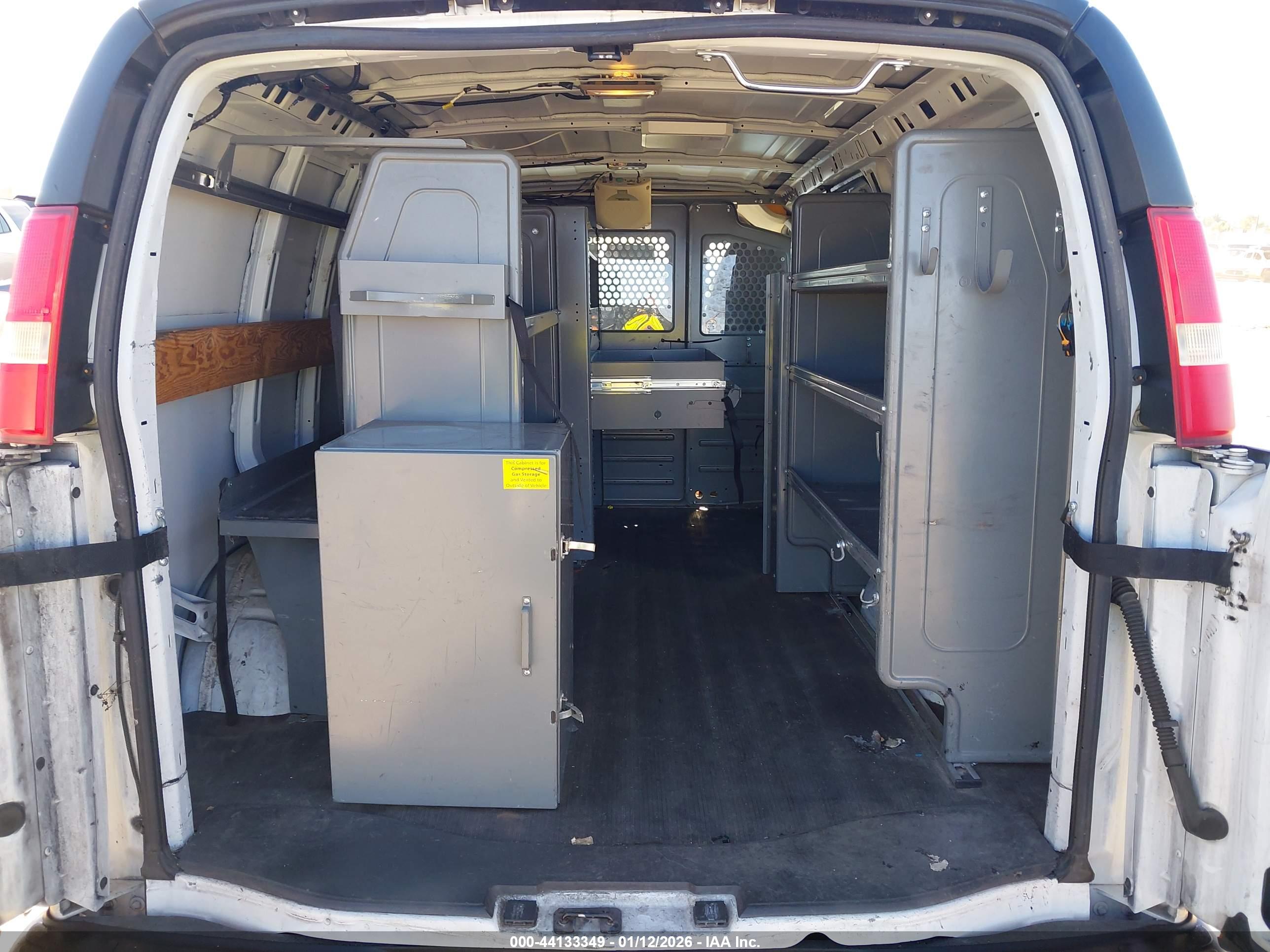 CHEVROLET EXPRESS image 8