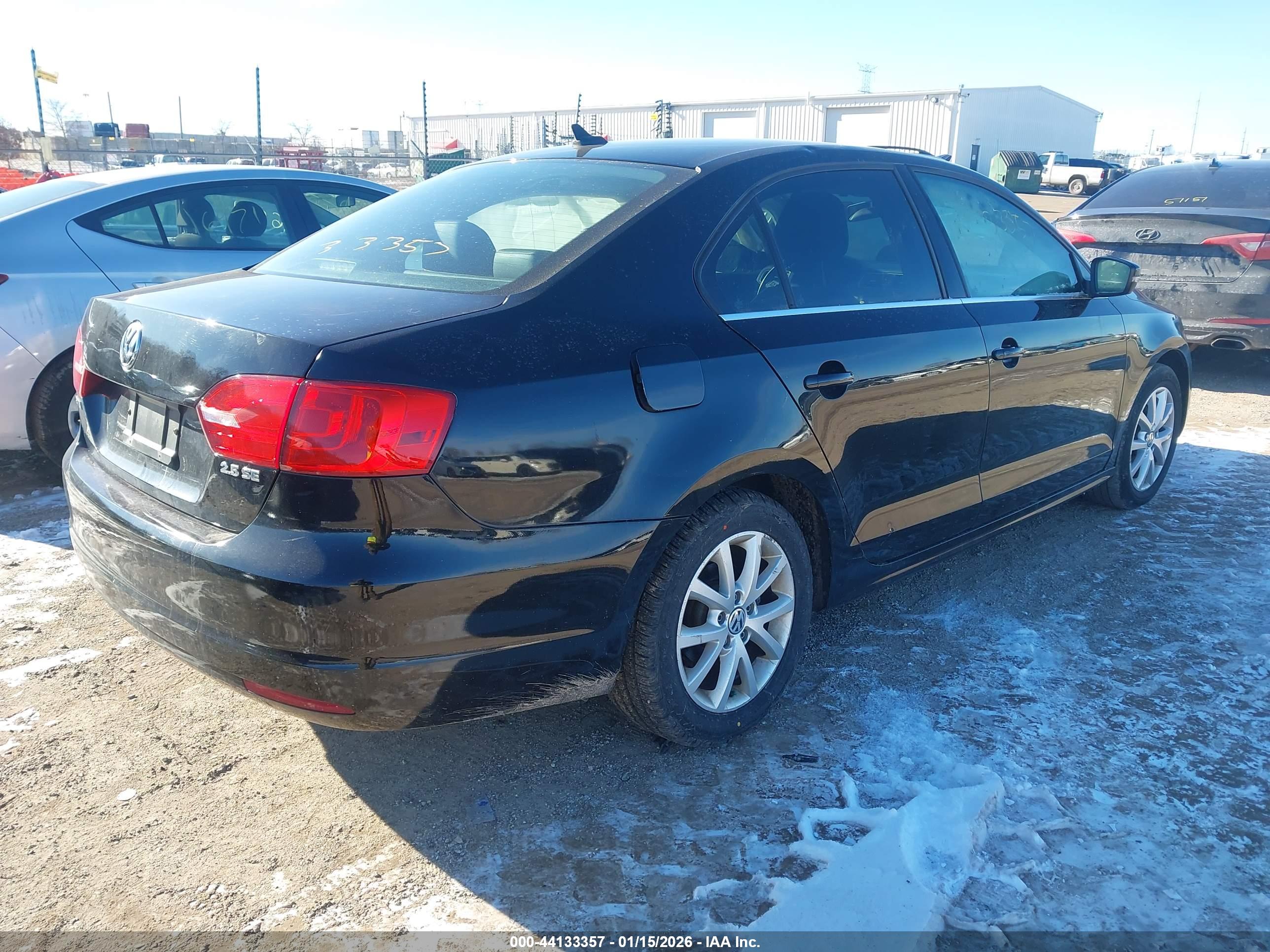 VOLKSWAGEN JETTA image 4