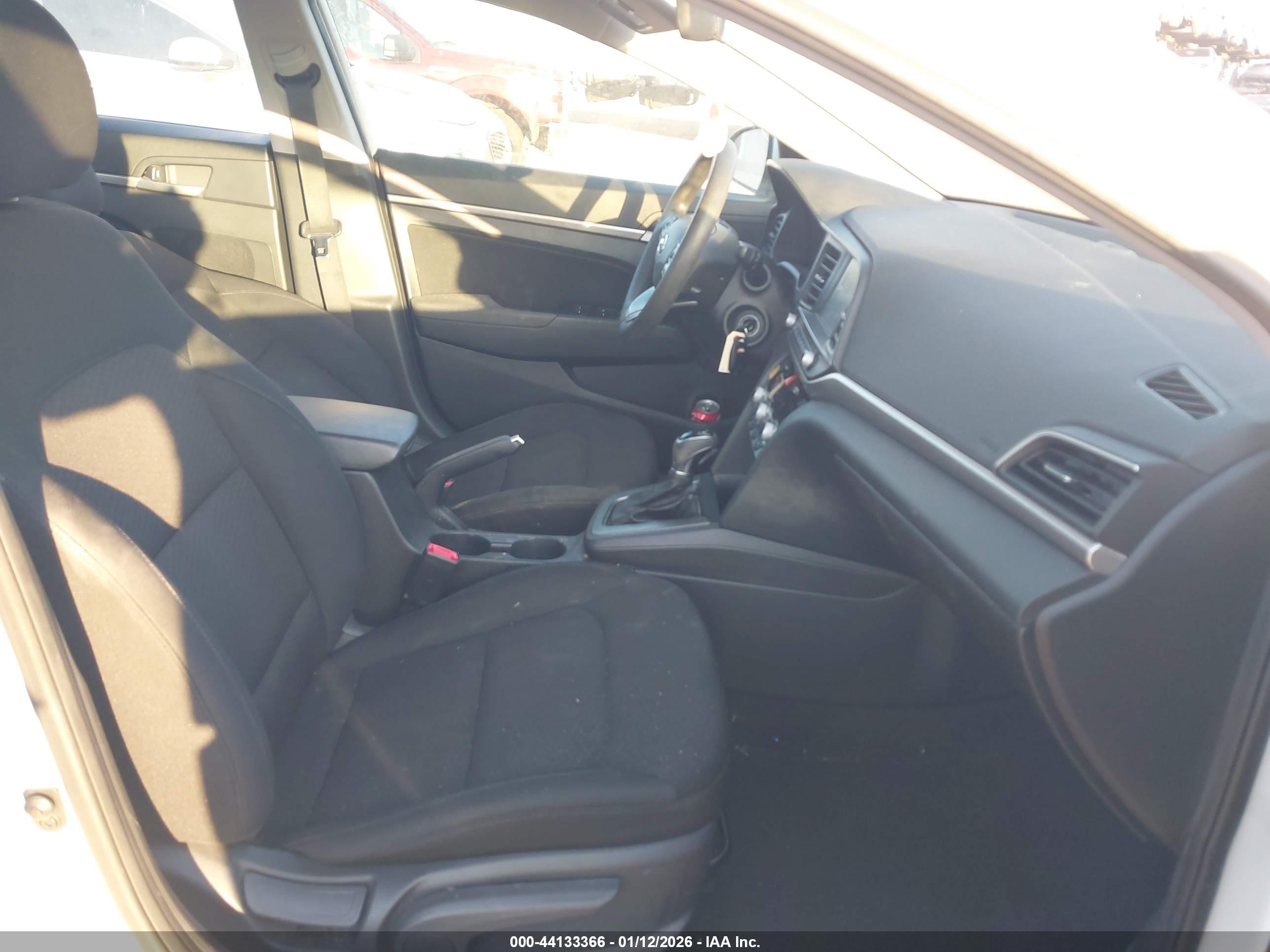 HYUNDAI ELANTRA image 5