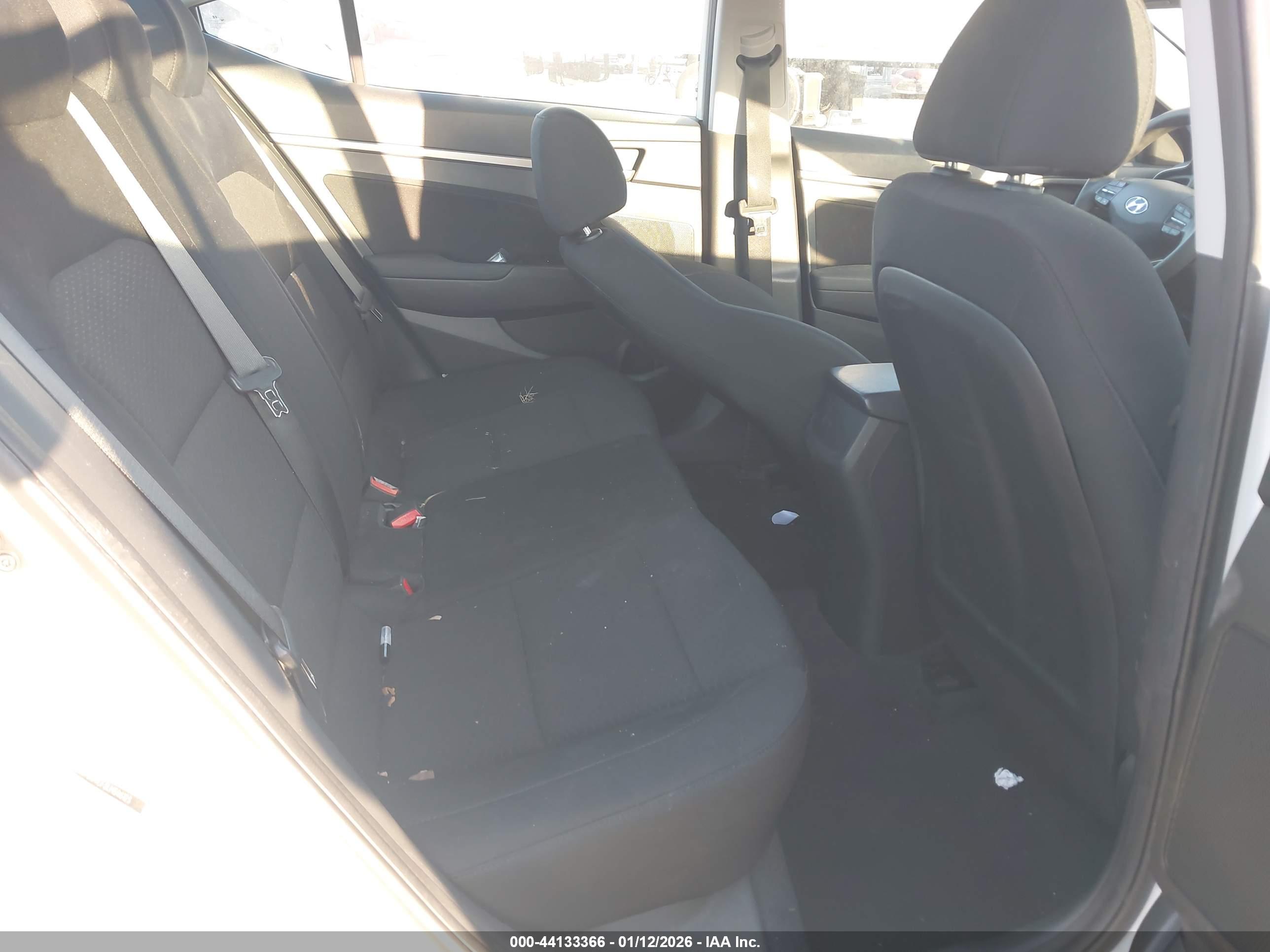 HYUNDAI ELANTRA image 8