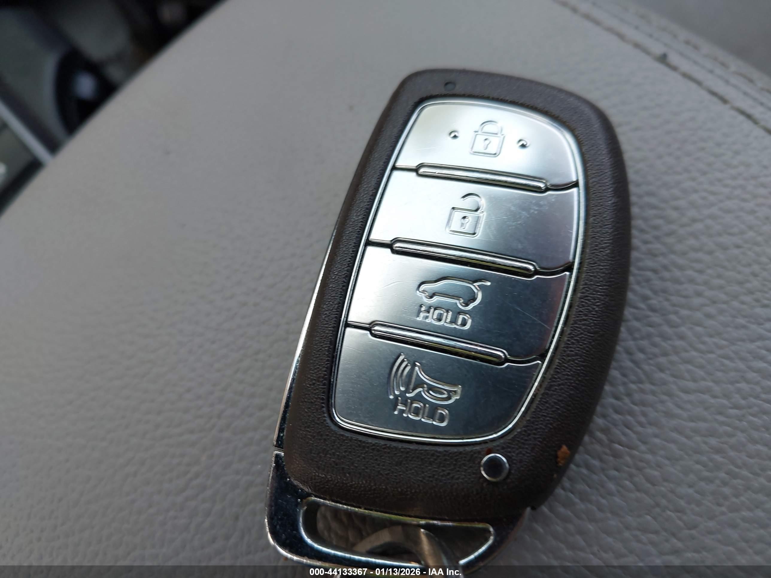 HYUNDAI TUCSON image 11