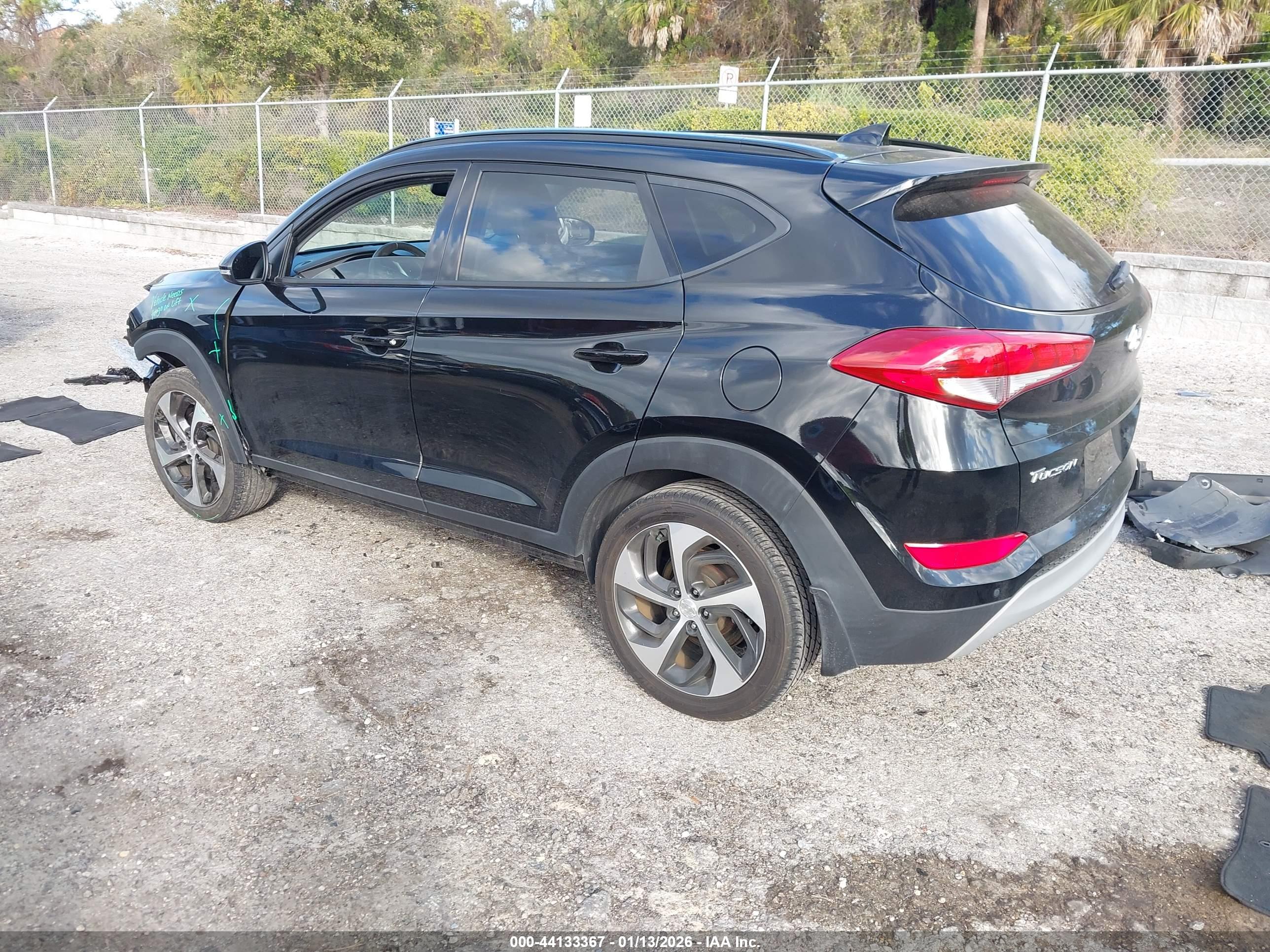HYUNDAI TUCSON image 3