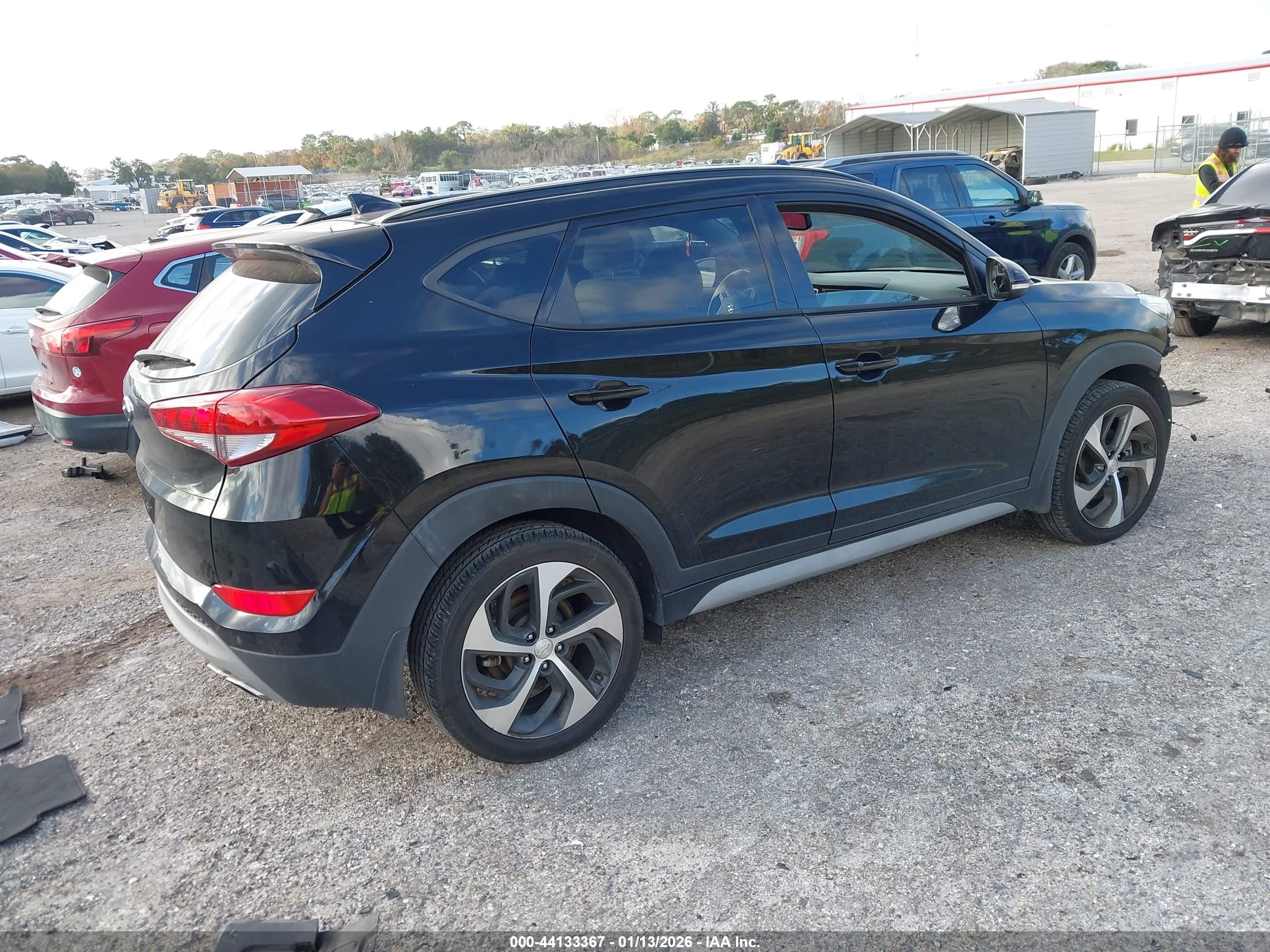 HYUNDAI TUCSON image 4