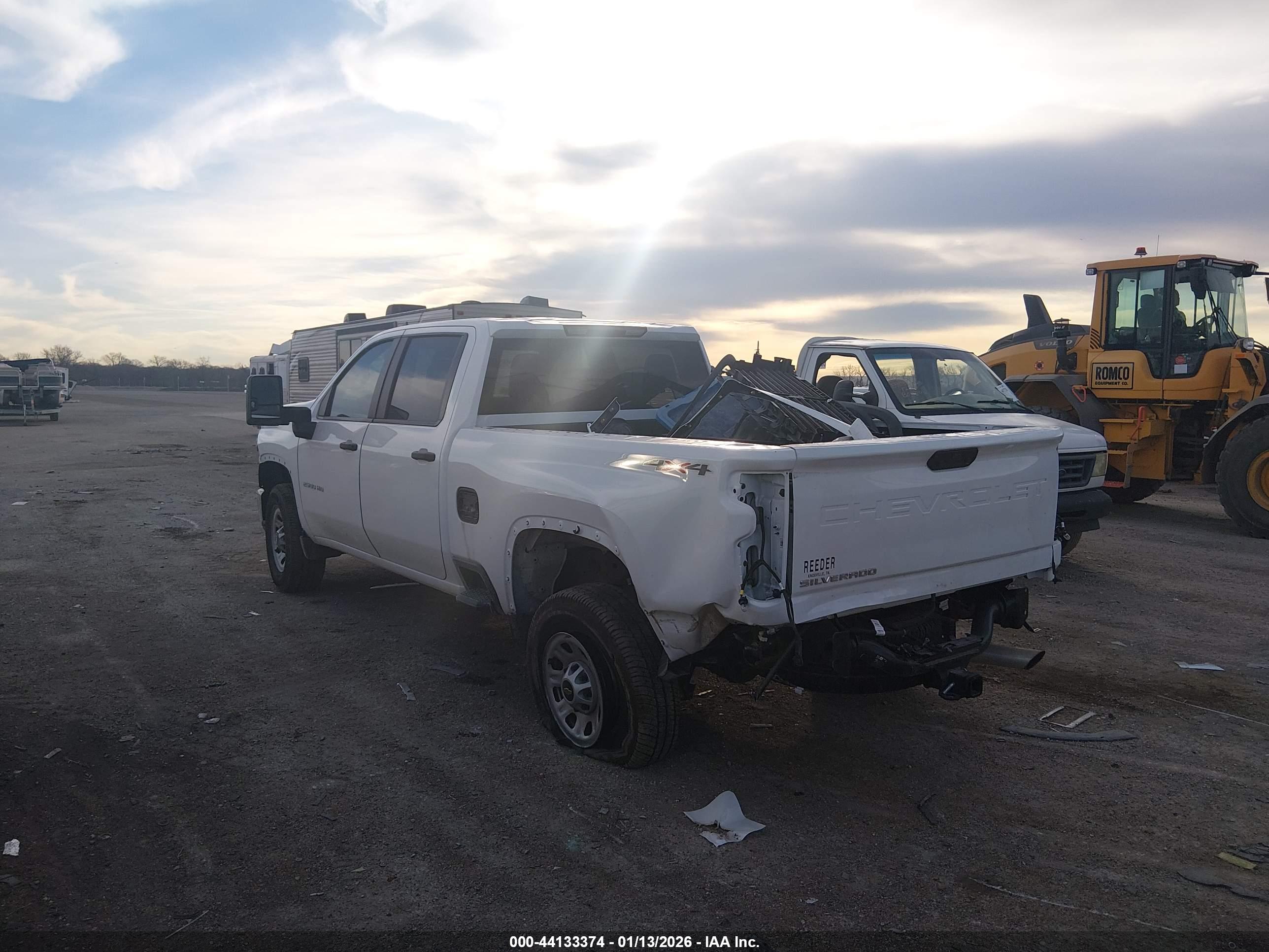 CHEVROLET SILVERADO image 3