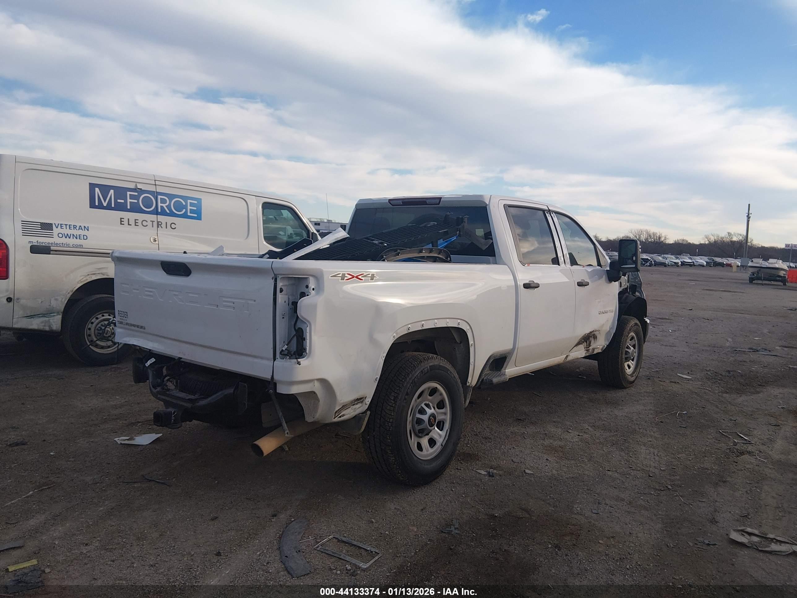 CHEVROLET SILVERADO image 4