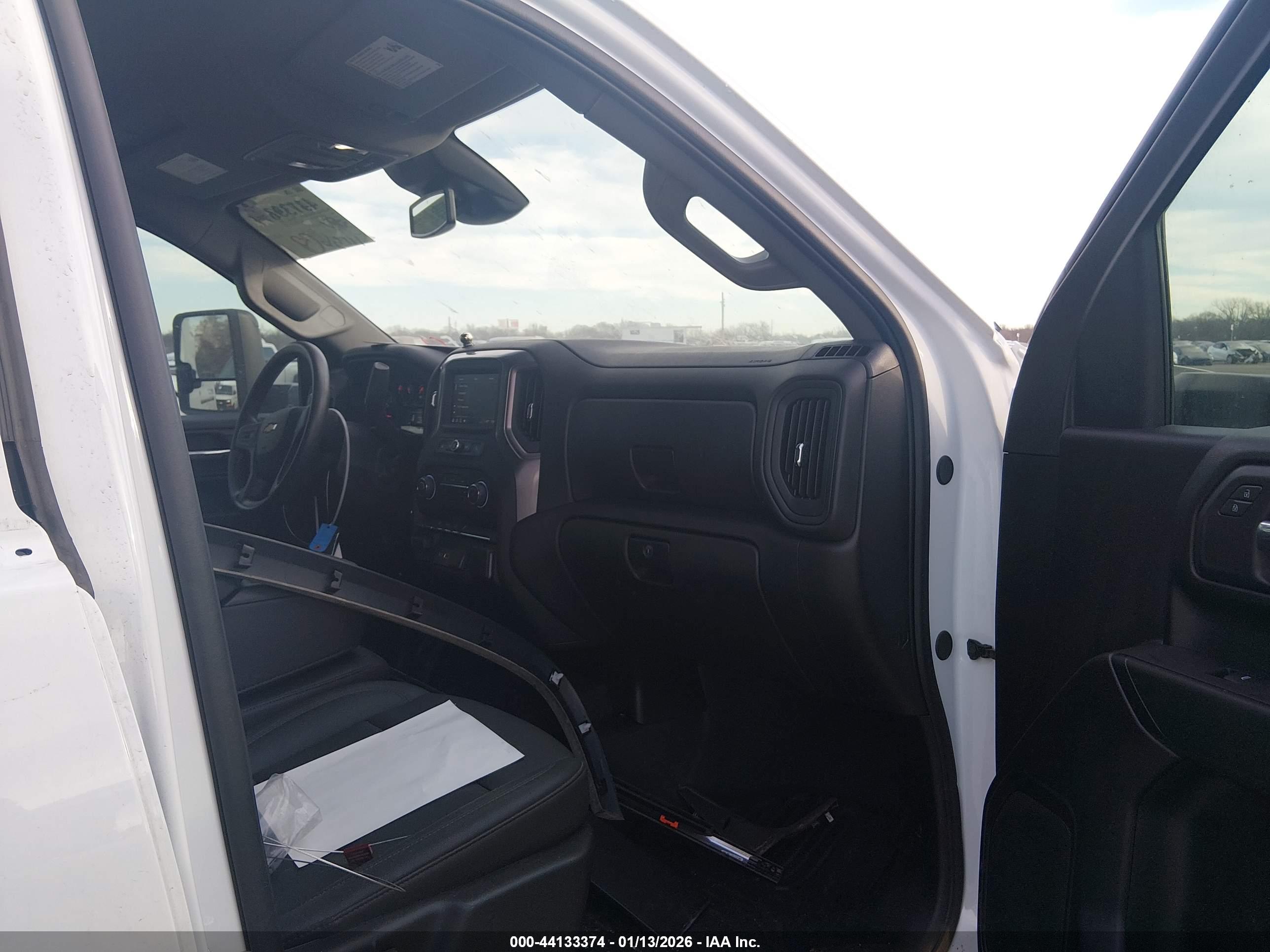 CHEVROLET SILVERADO image 5