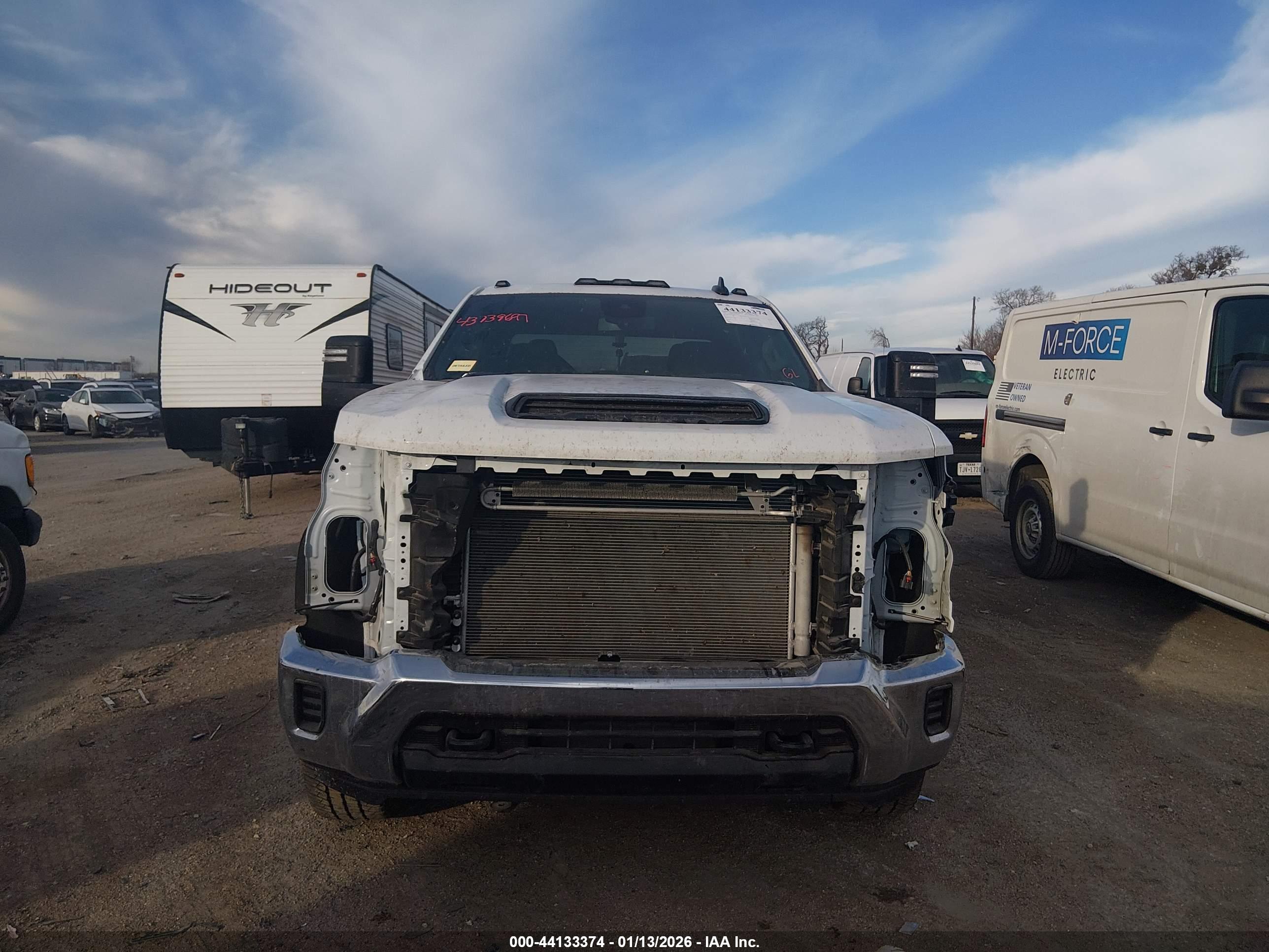 CHEVROLET SILVERADO image 6