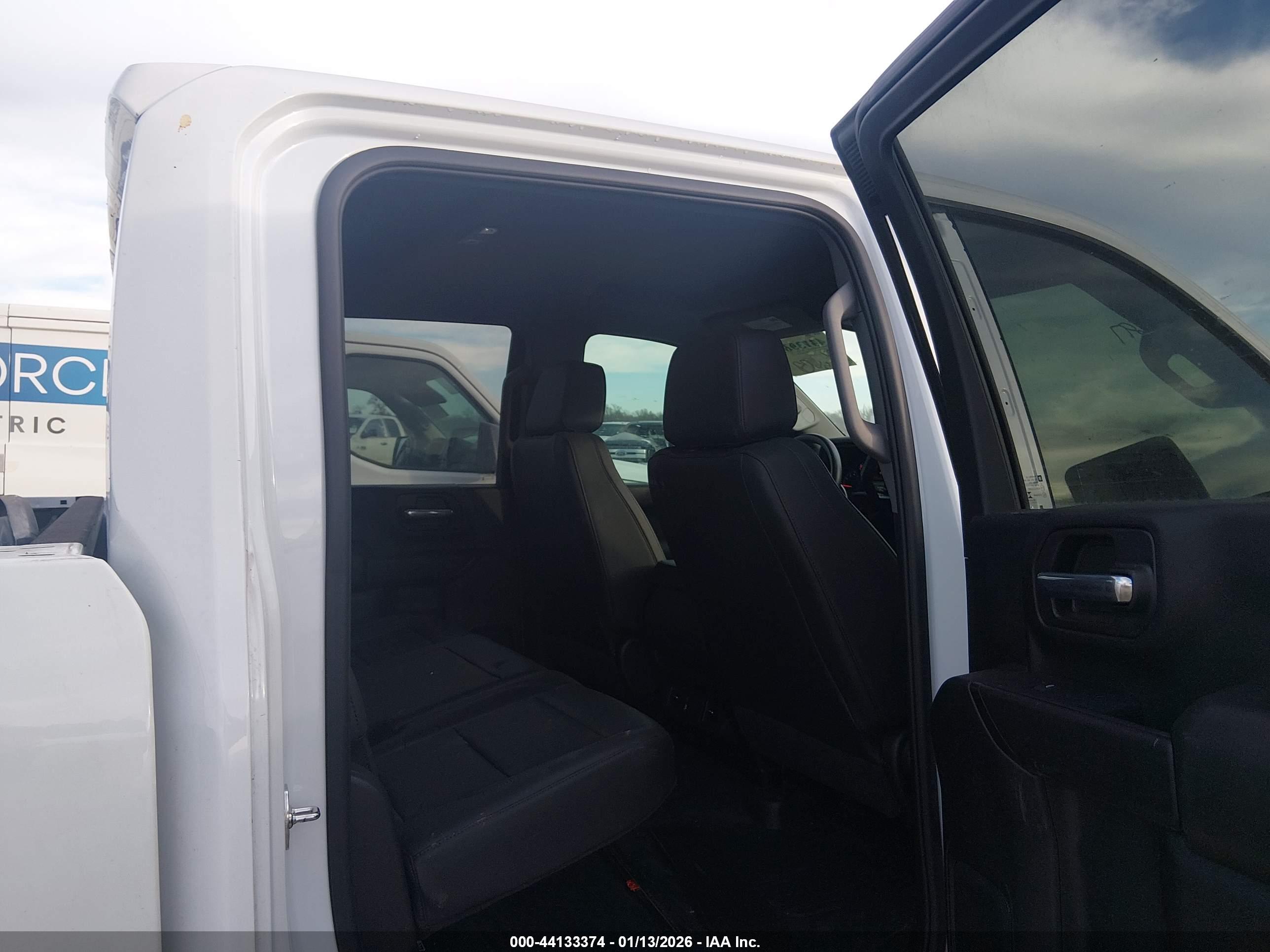 CHEVROLET SILVERADO image 8