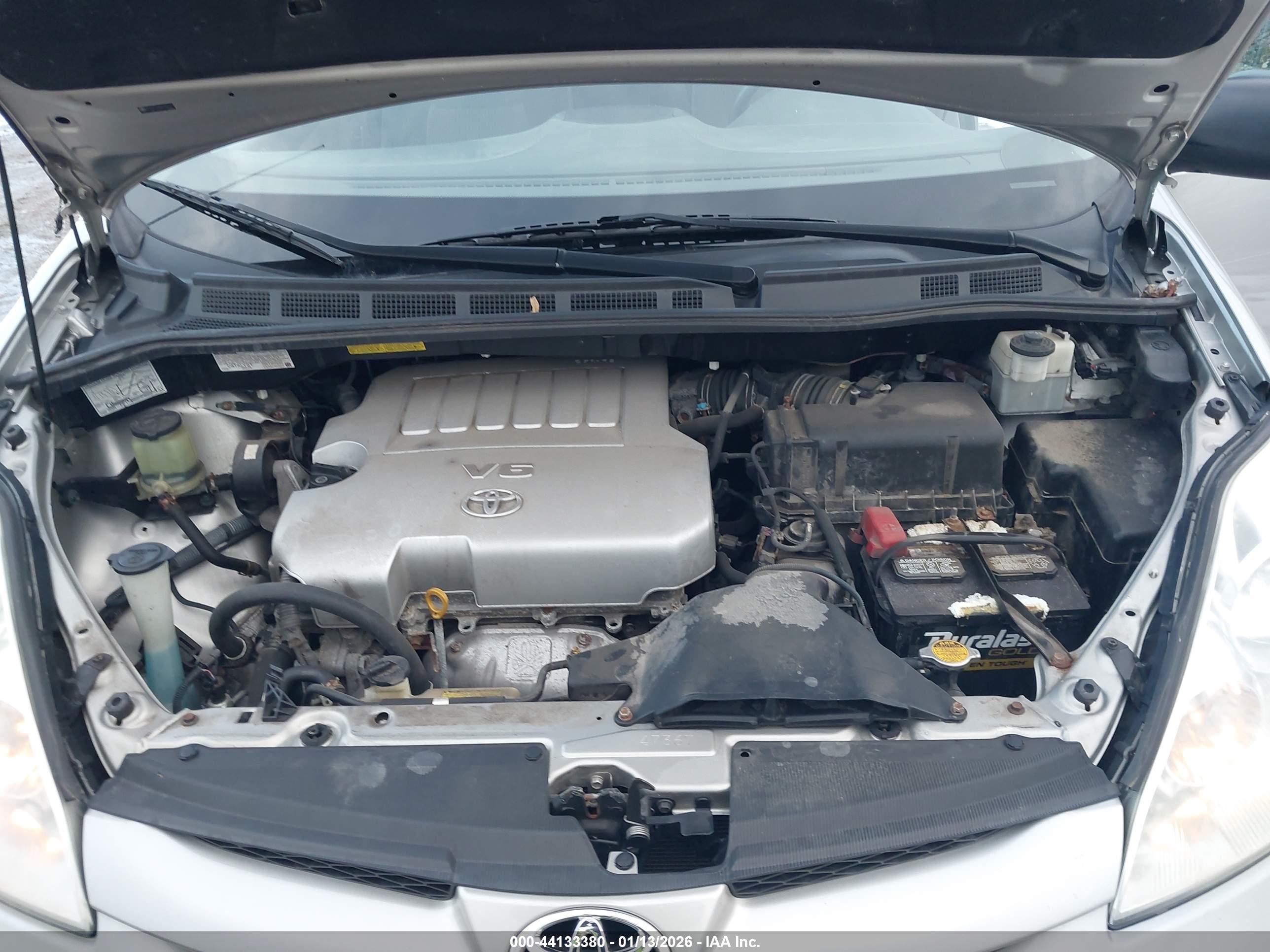 TOYOTA SIENNA image 10