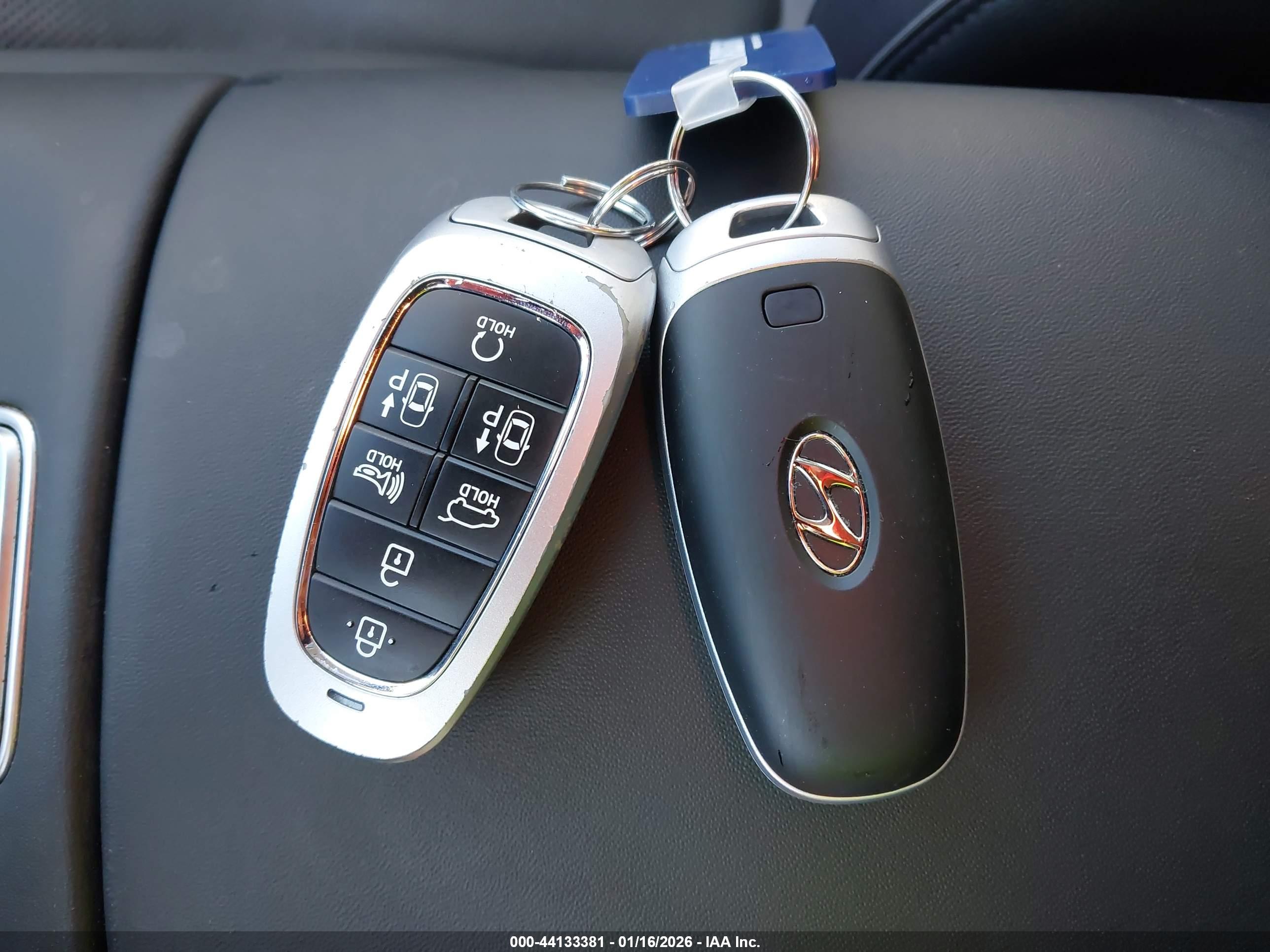HYUNDAI SANTA image 11