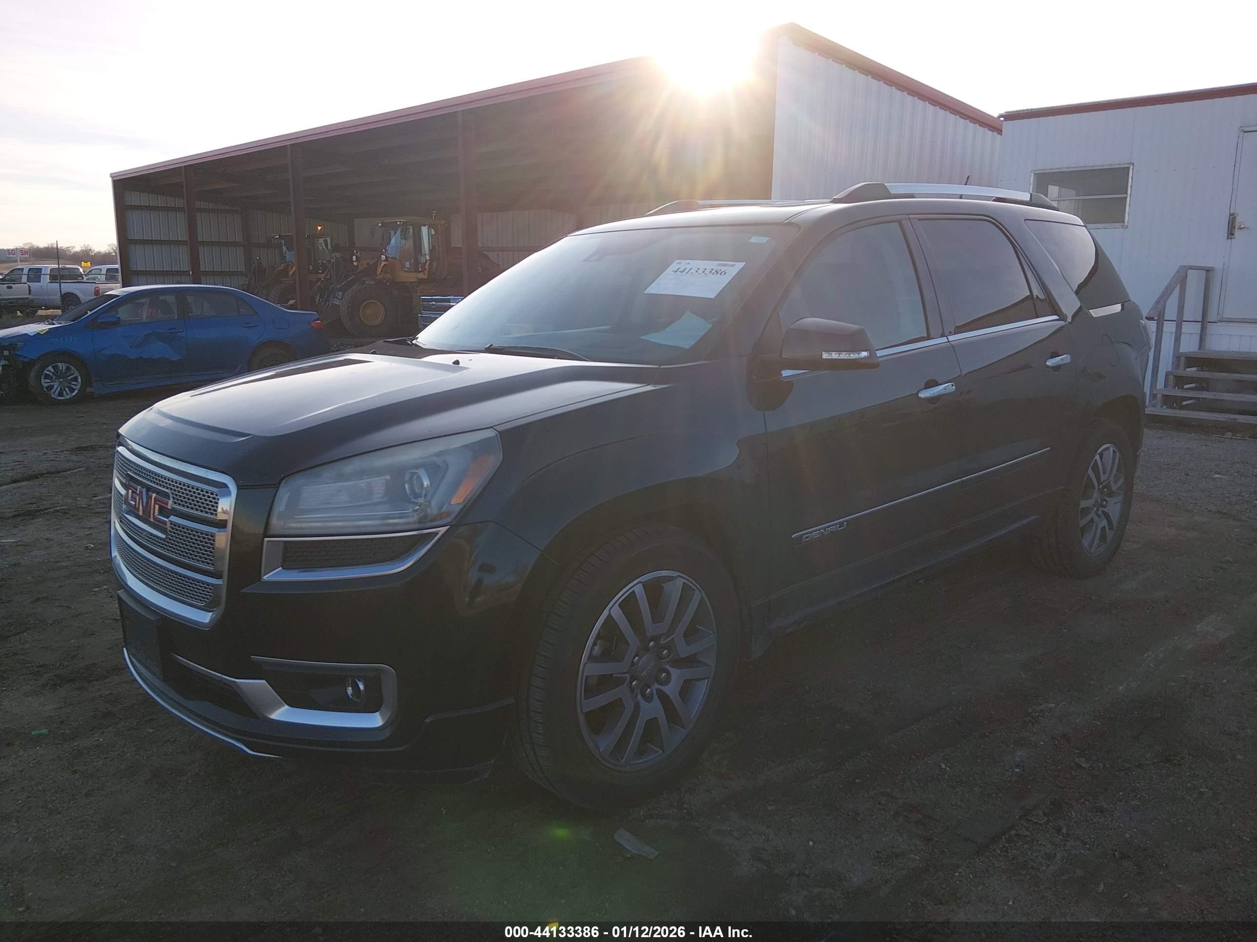GMC ACADIA image 2