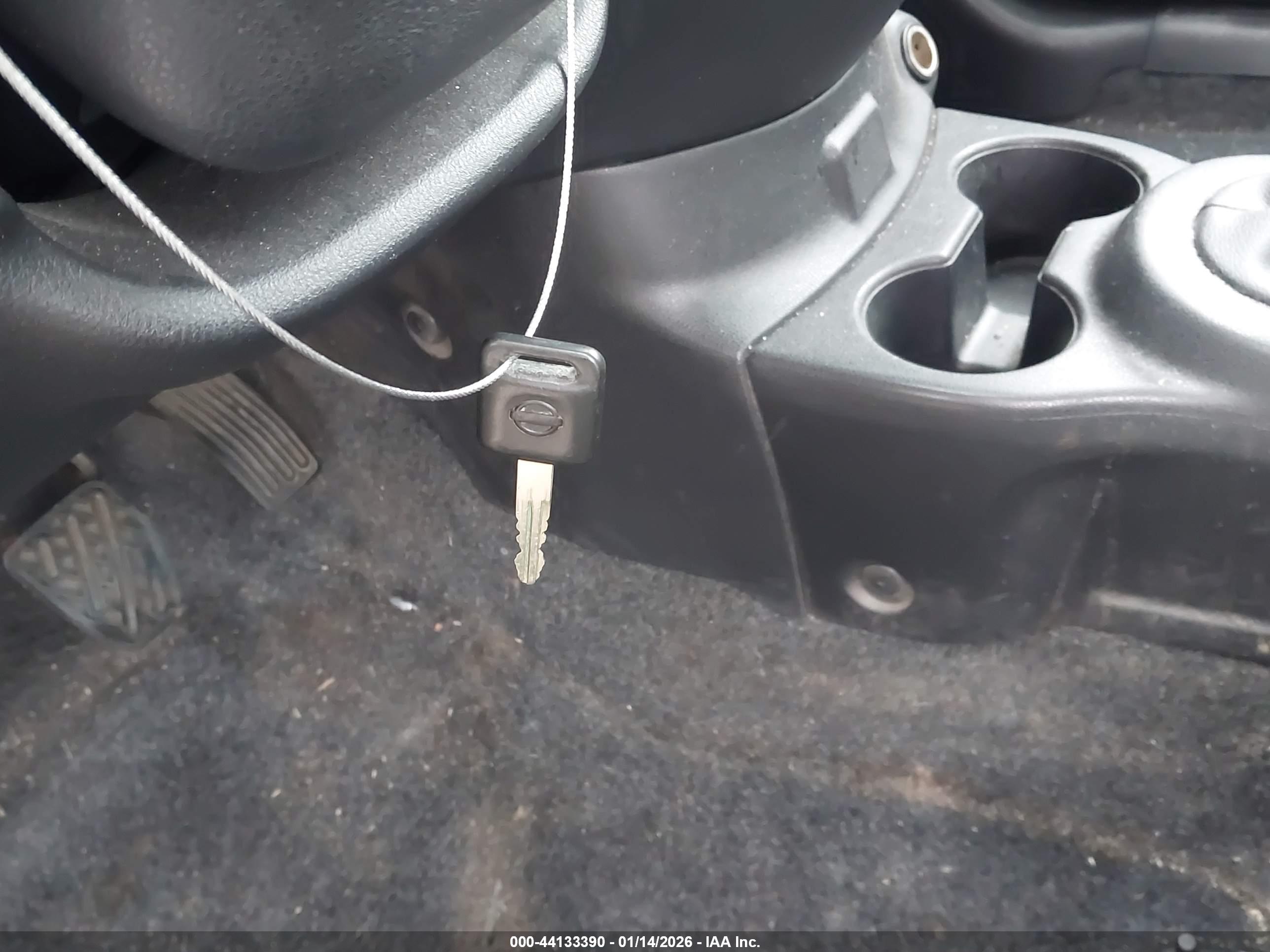 NISSAN VERSA image 11