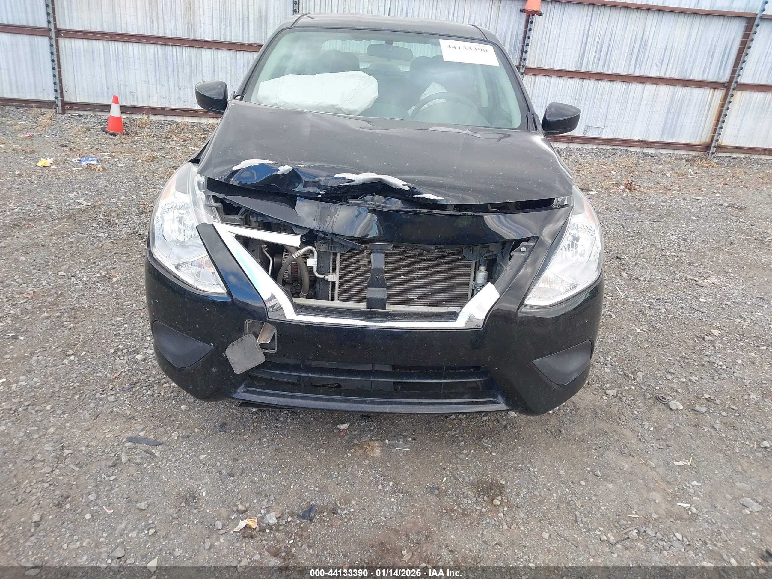 NISSAN VERSA image 6